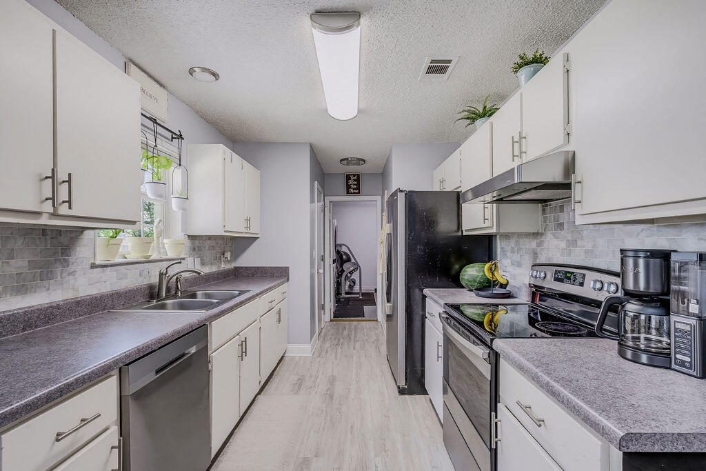 SOUTH POINTE ESTATES - Residential