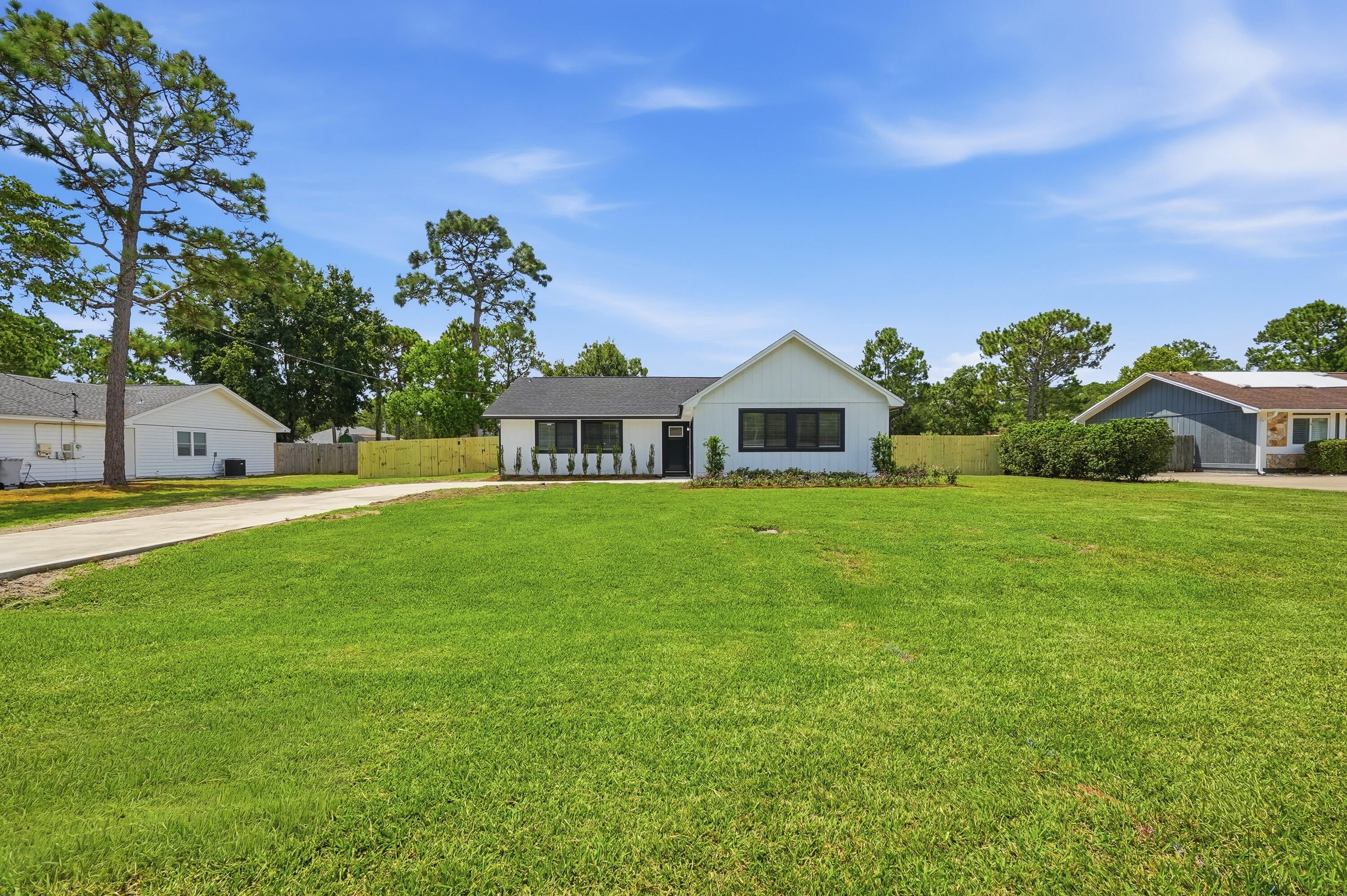 HOLLEY BY THE SEA - Residential
