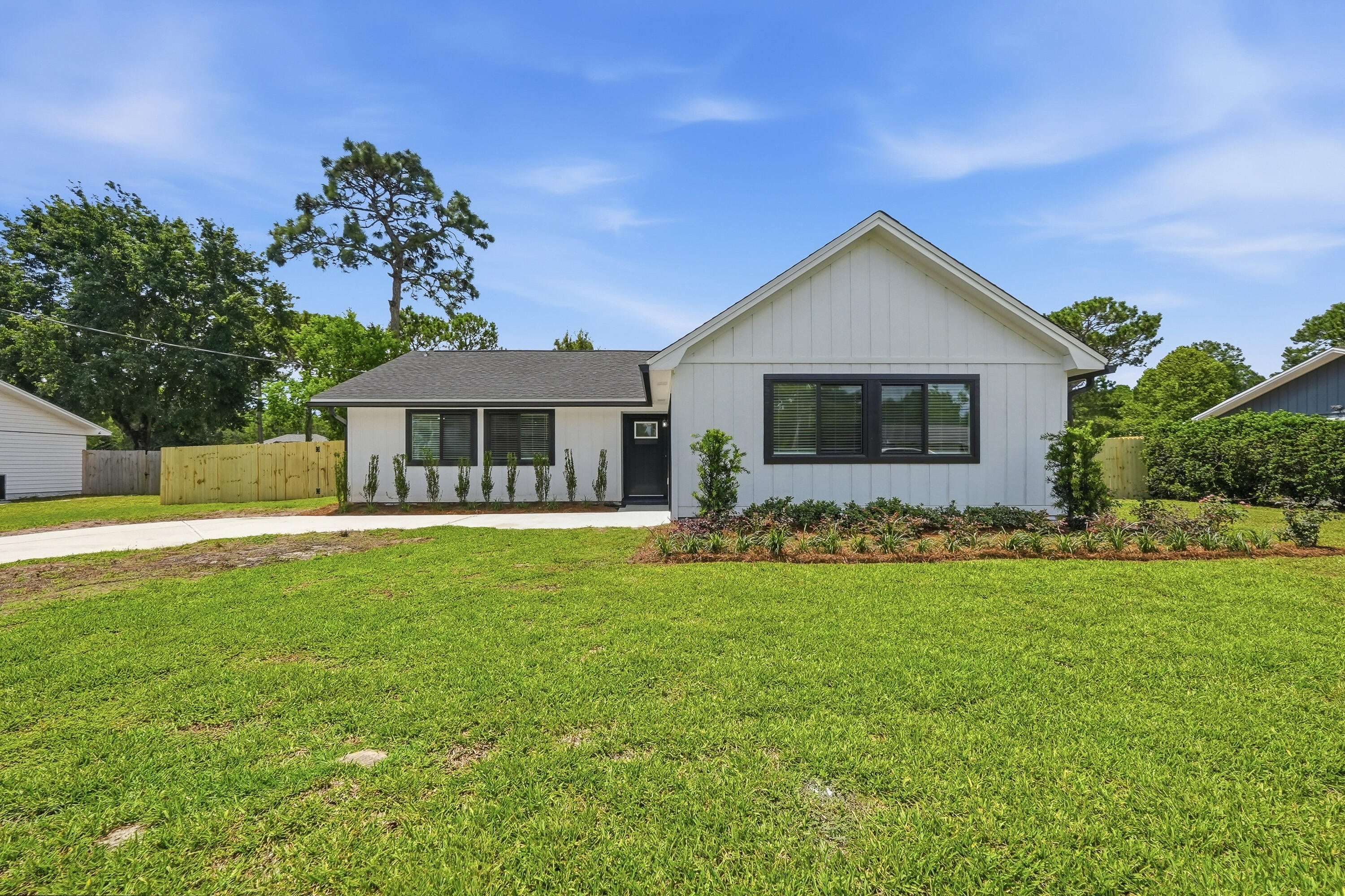 HOLLEY BY THE SEA - Residential