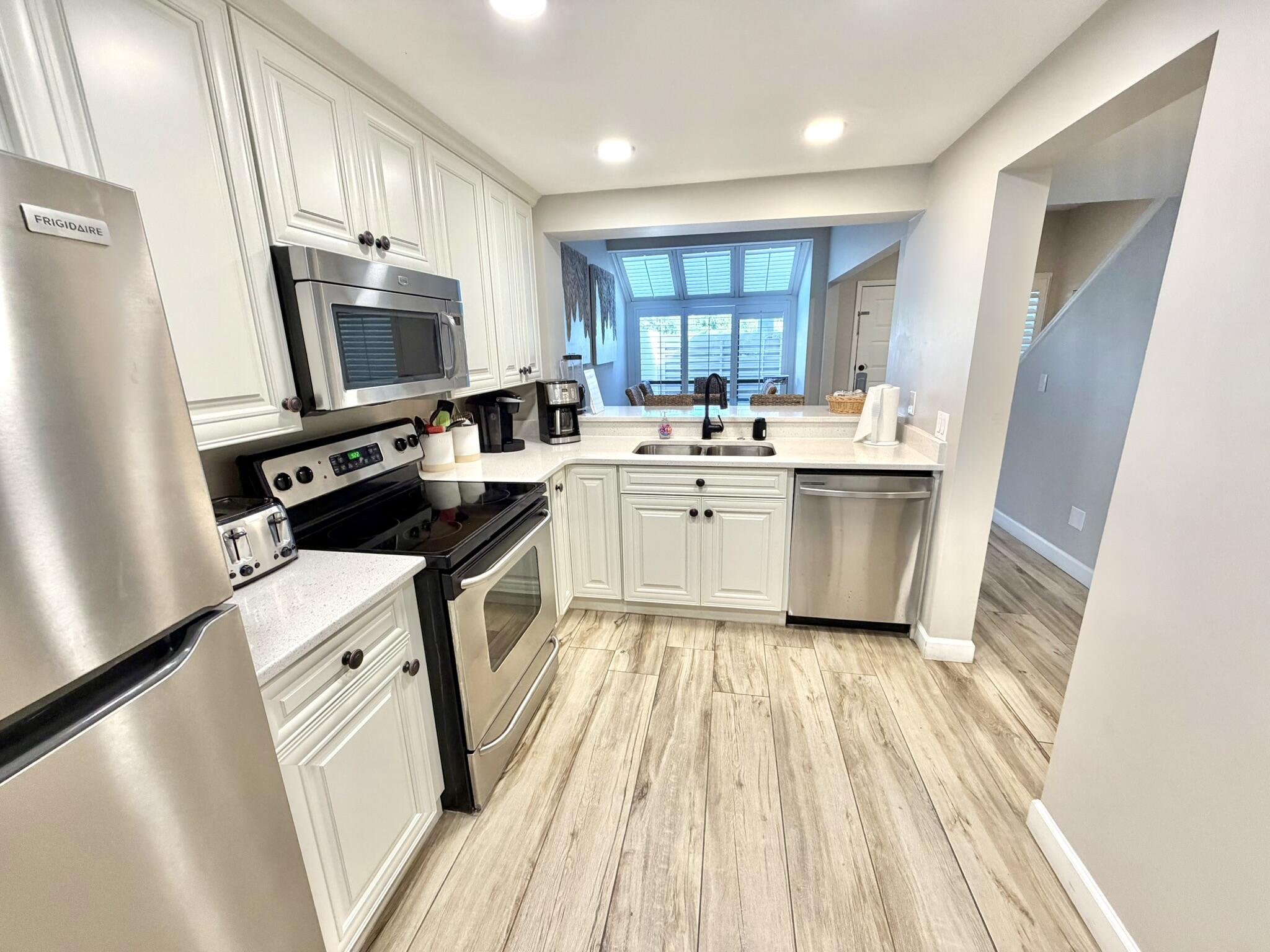 BEACHWALK T/H - Residential