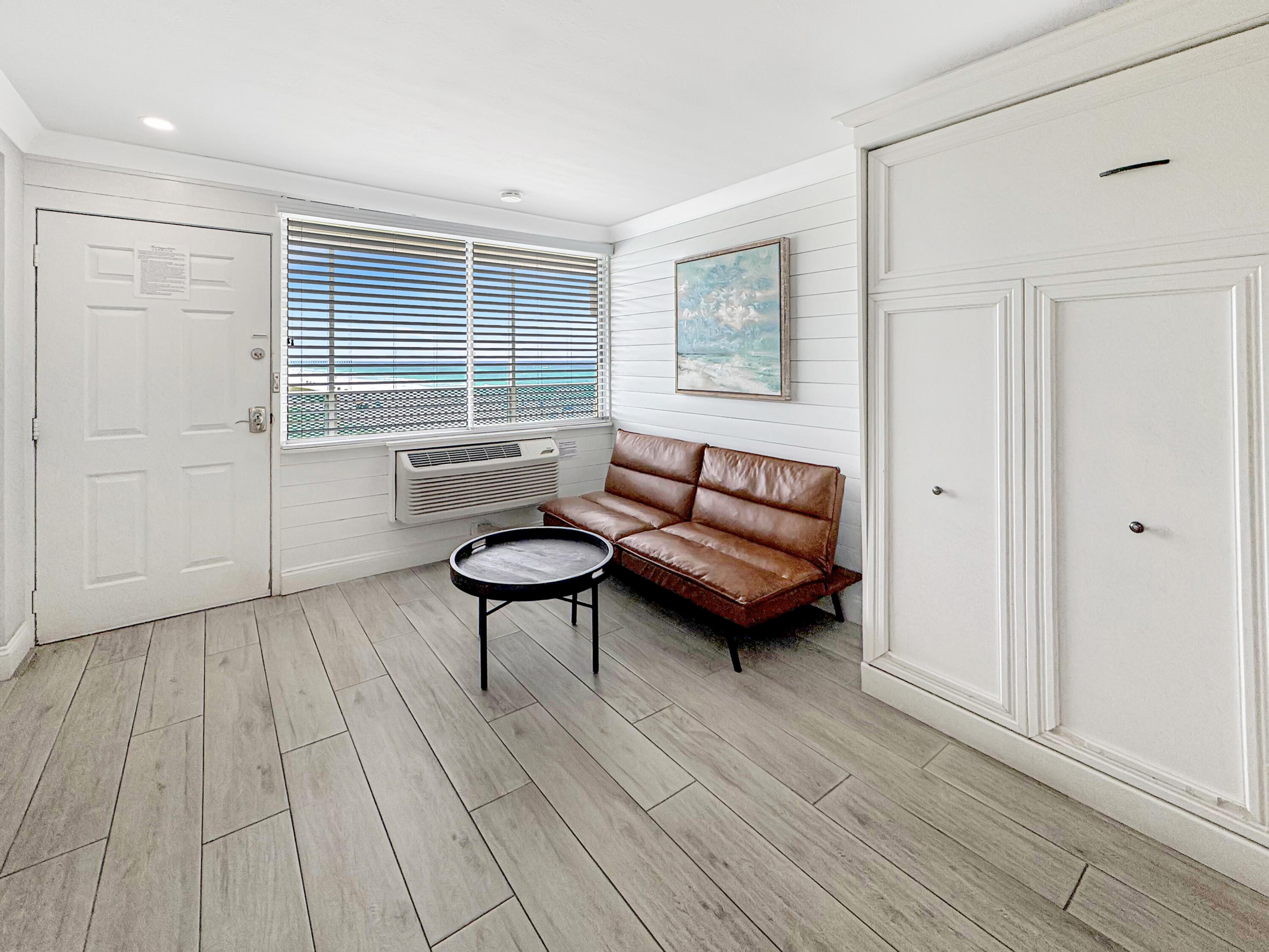 Fontainebleau Terrace - Residential