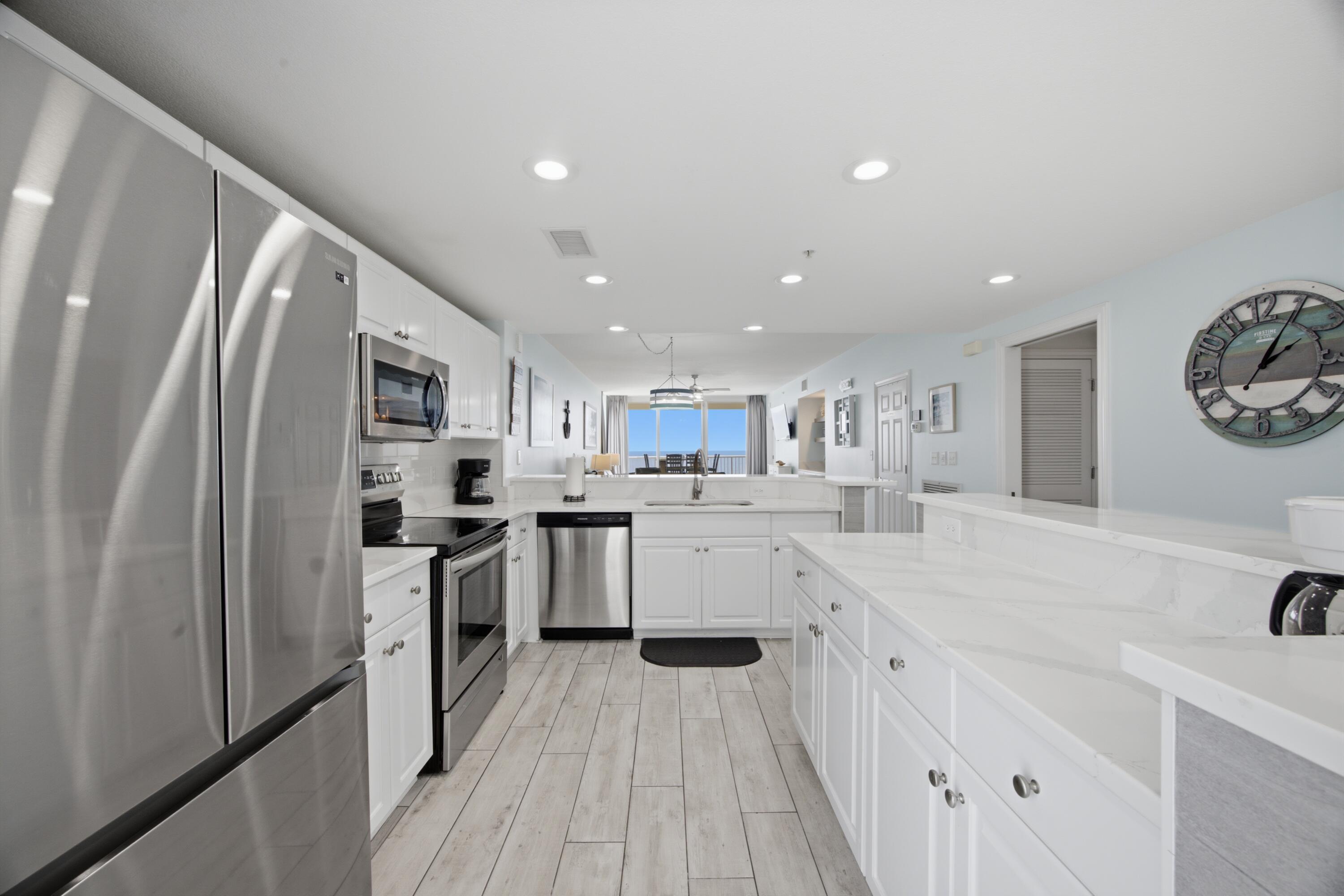 MAJESTIC BEACH TOWERS II - Residential