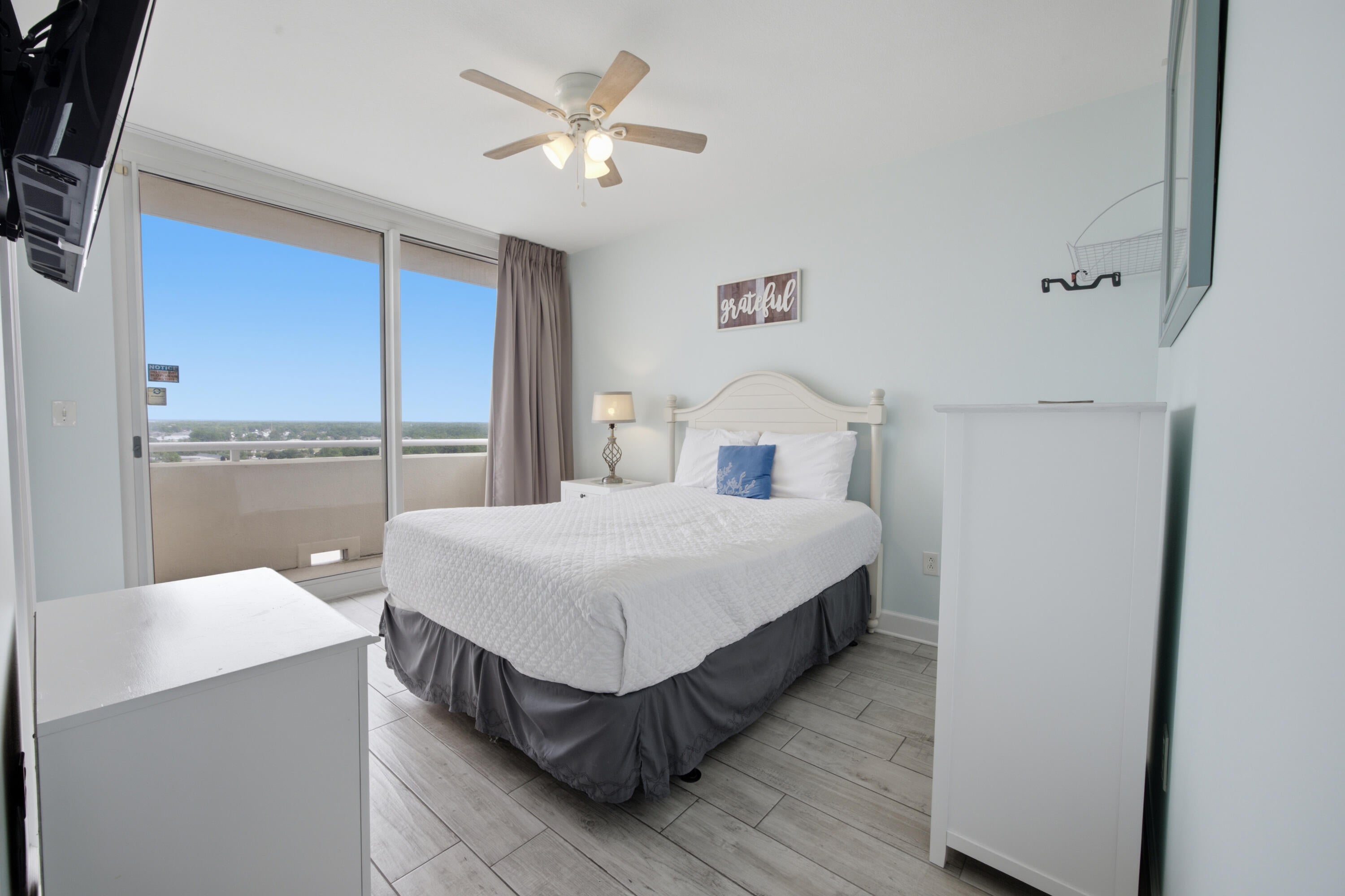 MAJESTIC BEACH TOWERS II - Residential