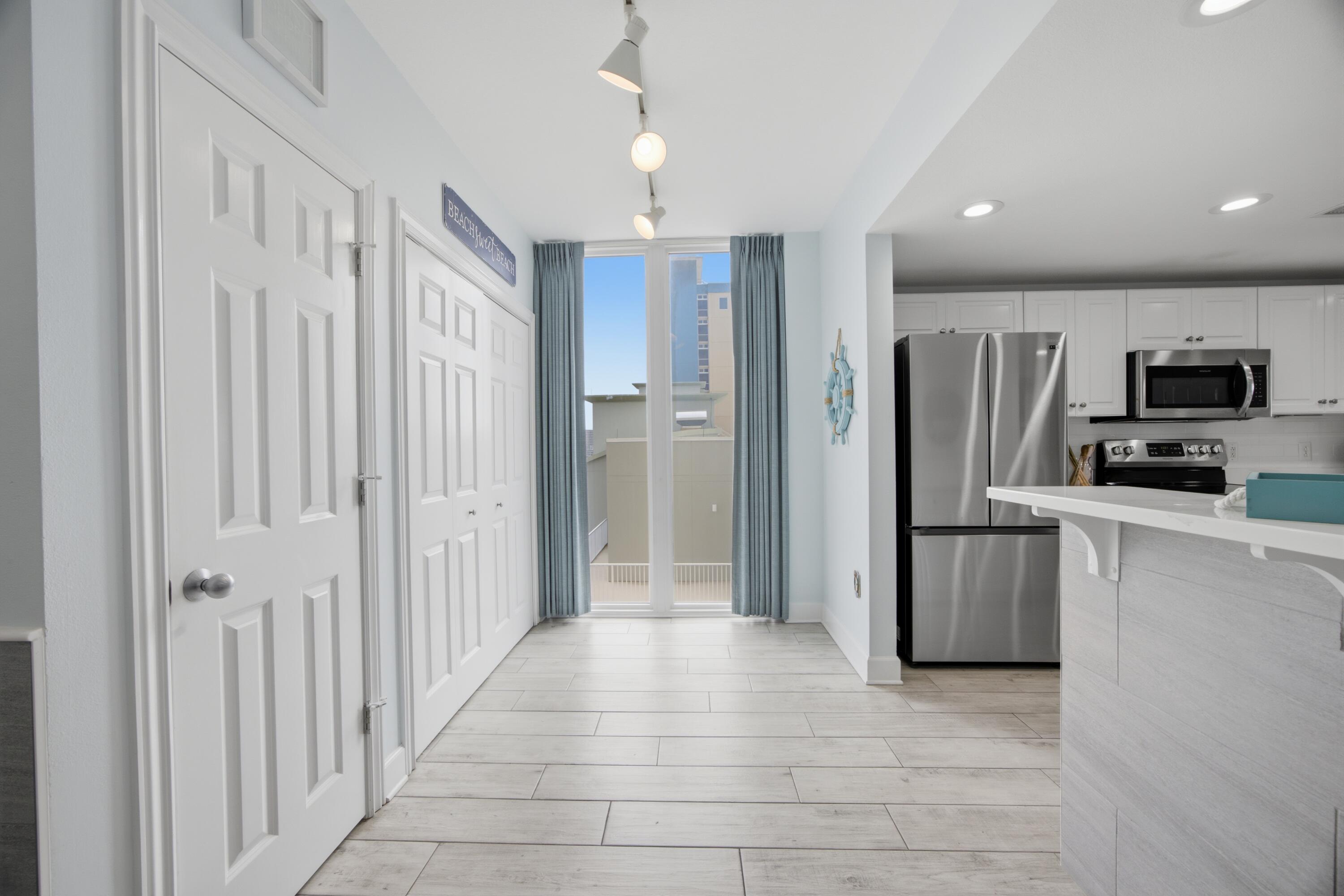 MAJESTIC BEACH TOWERS II - Residential
