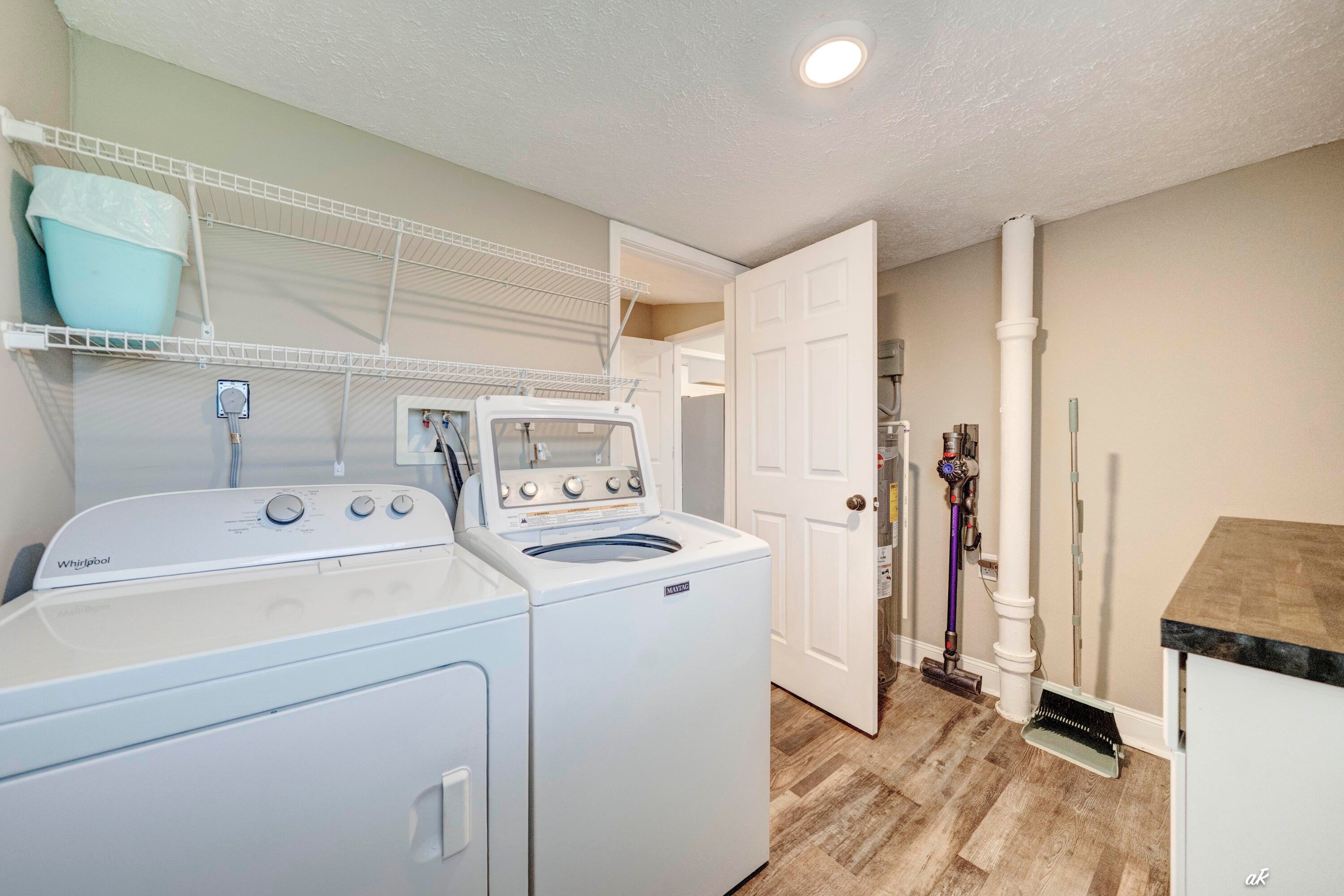 ROBINDALE - Residential