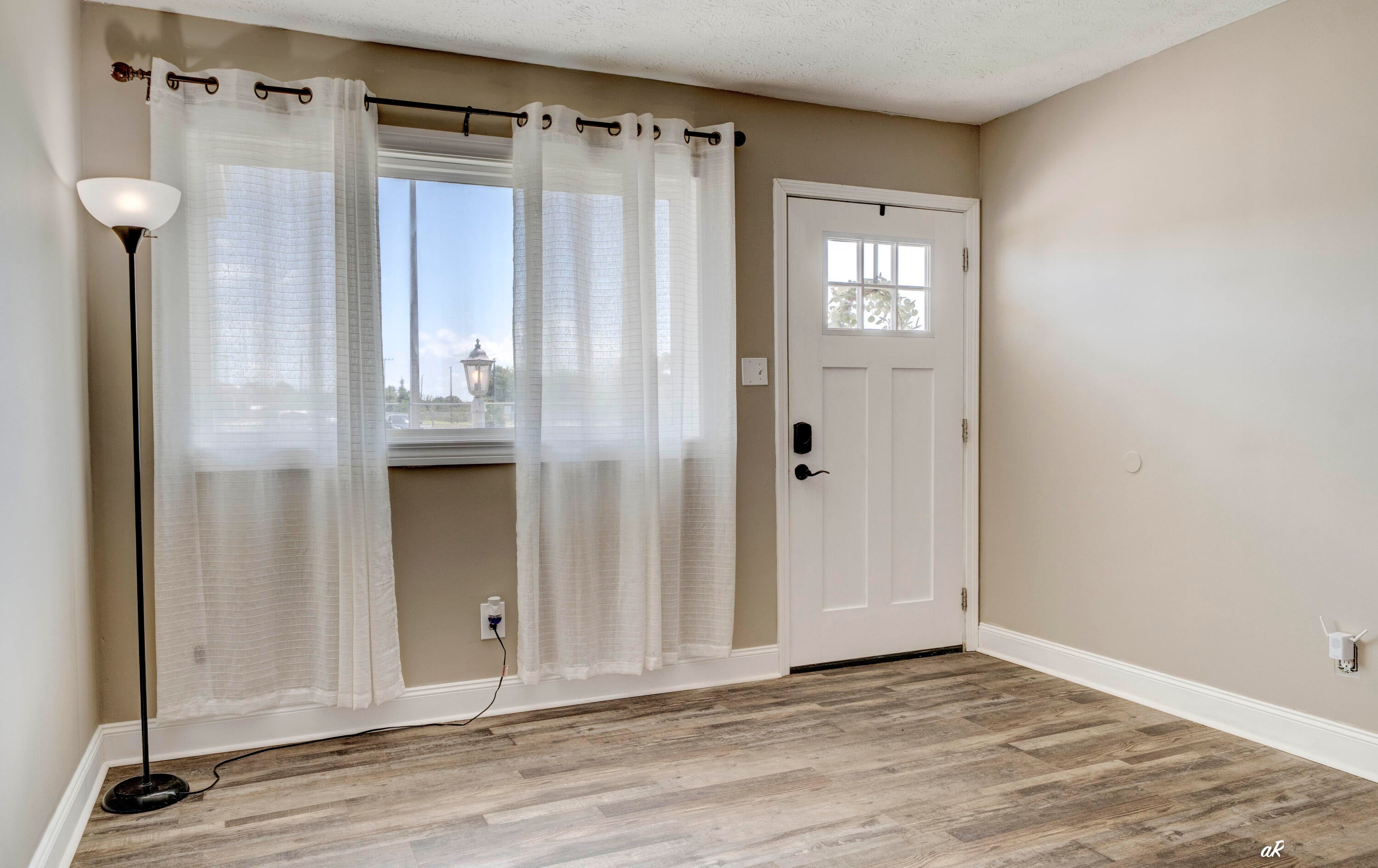 ROBINDALE - Residential