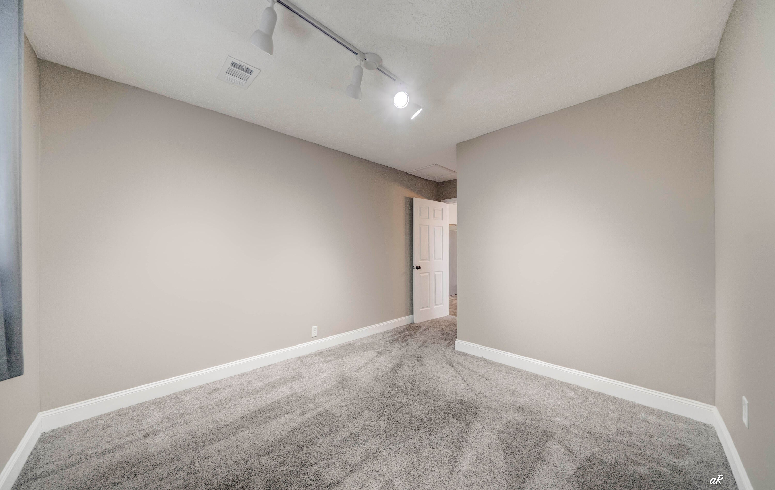 ROBINDALE - Residential