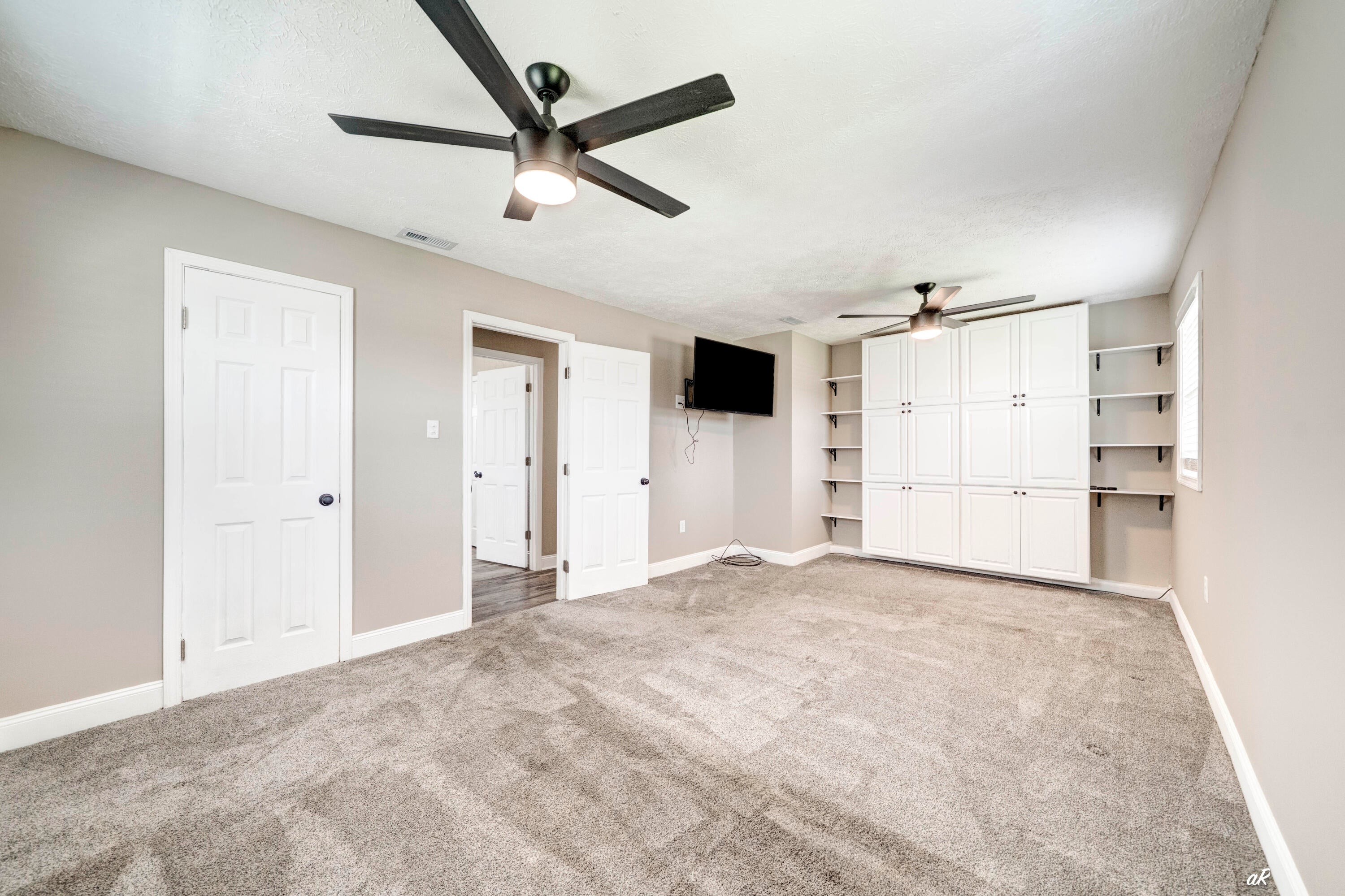 ROBINDALE - Residential