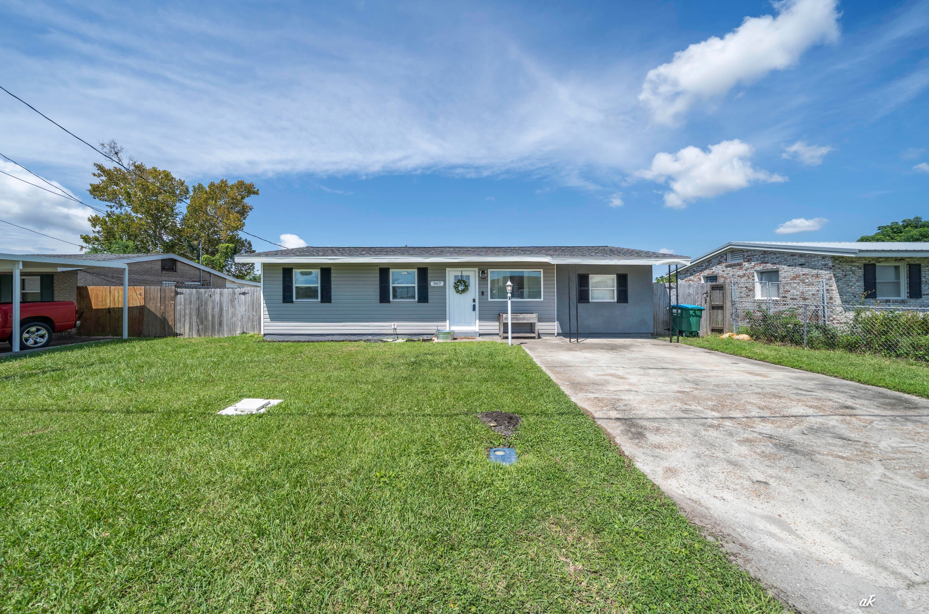 ROBINDALE - Residential