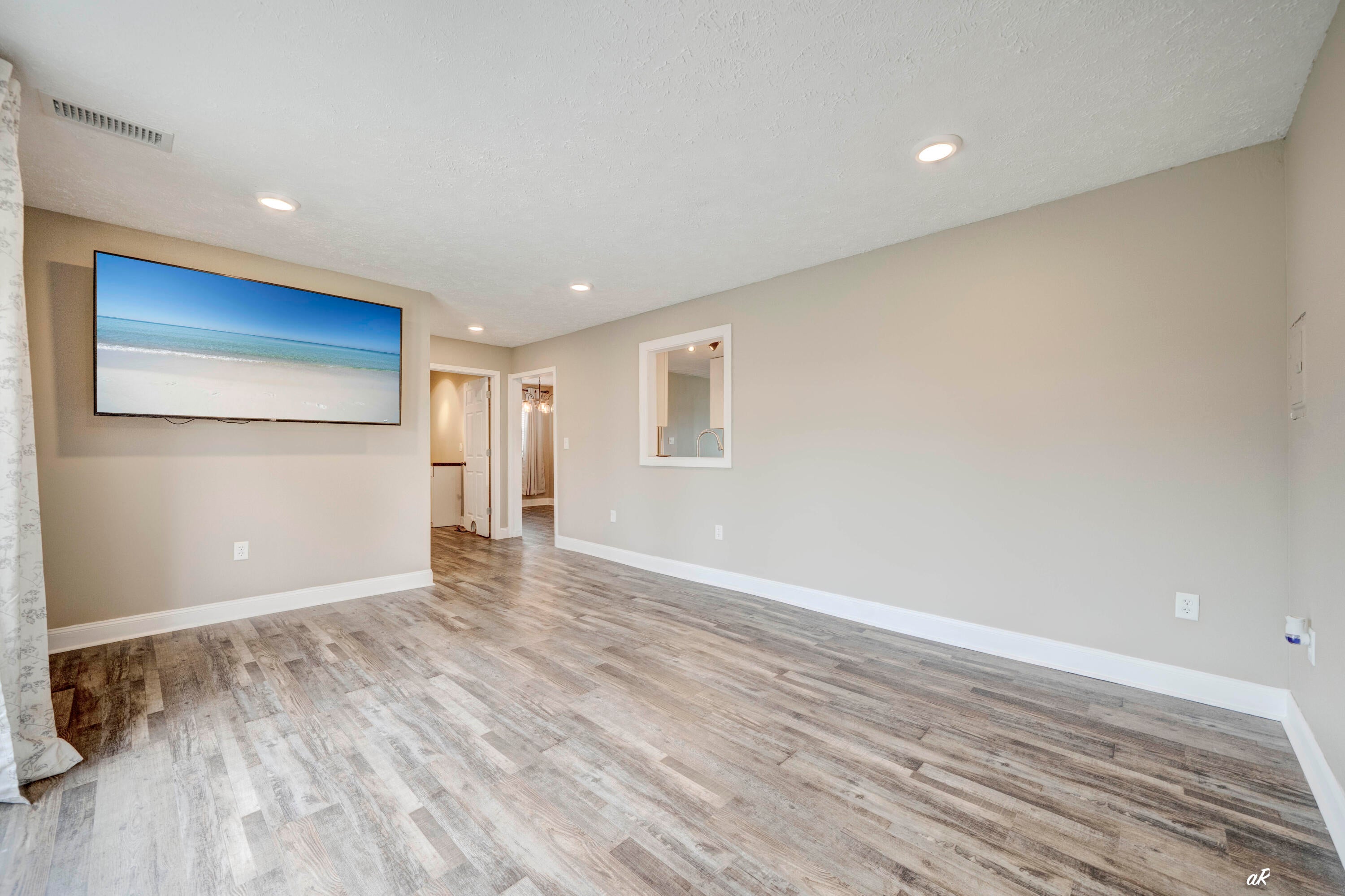ROBINDALE - Residential