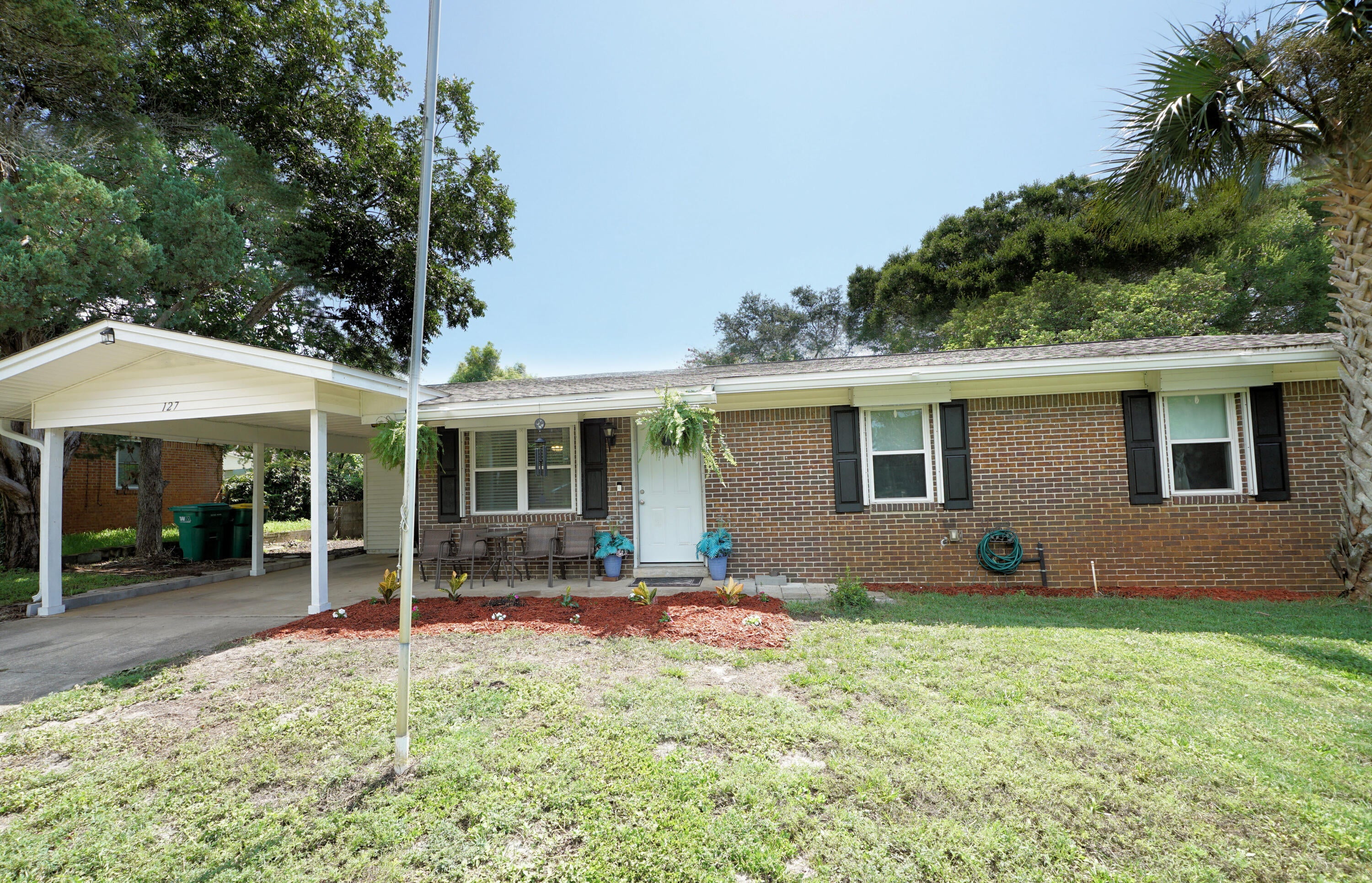 NO HOA! $$$10,000 Seller Concession to Buyers Closing Costs, rate buydown....  5 minute commute to Hurlburt Field!  Large finished workshop with electricity offers flex space for equipment, gym or potential ADU. 2020 Roof, 2024 AC, 2026 Water Heater. Home features stylish  durable,  LVP flooring throughout--with no carpet in sight. Thoughtfully laid out, the residence offers 2 separate living areas, providing plenty of space for entertaining family and friends. The spacious primary suite includes a dressing room with 2 closets and overhead storage. It sits right next to Bedroom 3, with built-in shelves and is ideal for a nursery, home office, or quiet retreat.

Outside, the expansive backyard offers endless potential, with plenty of room for a pool, outdoor kitchen, or play area.
