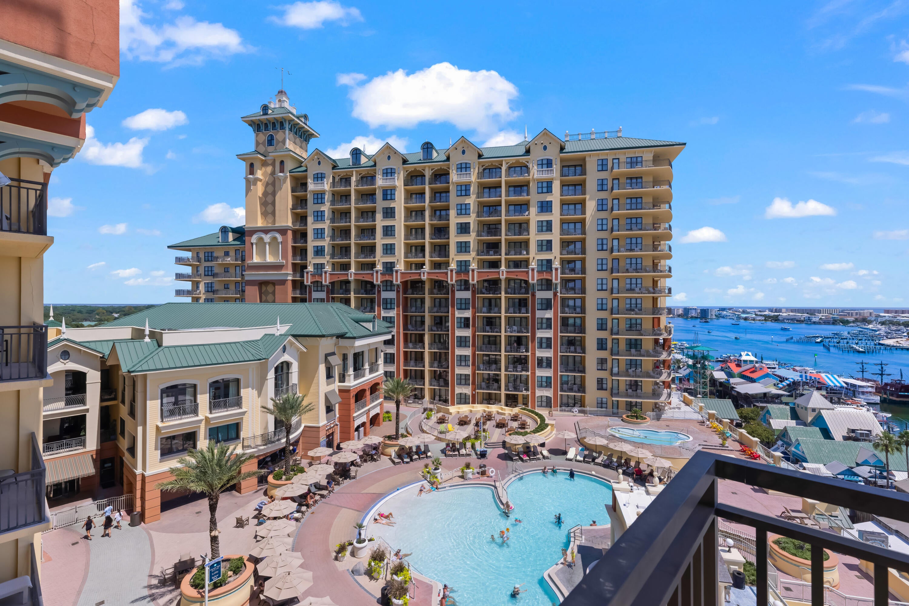 EMERALD GRANDE - Residential