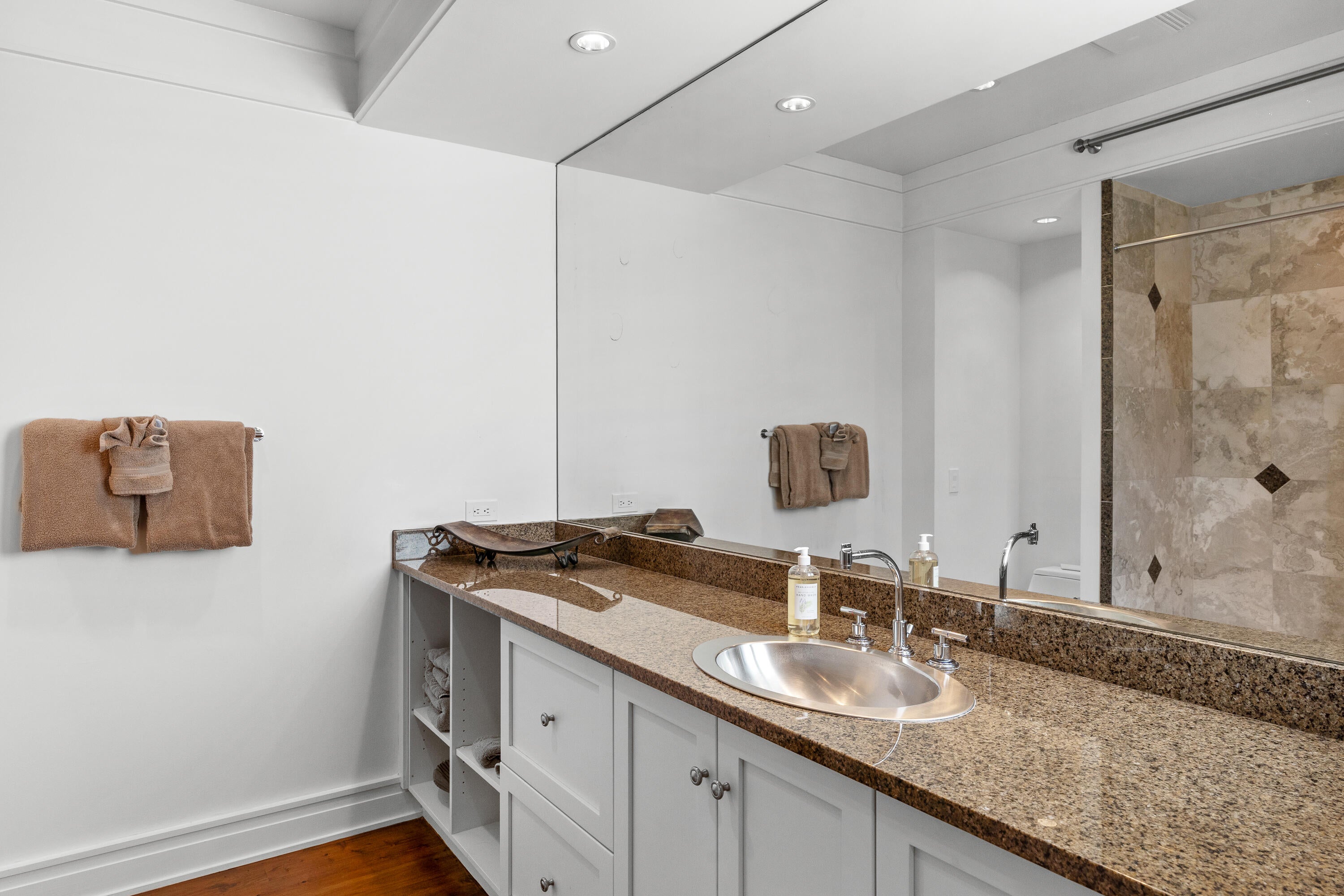 BURNT PINE - Residential