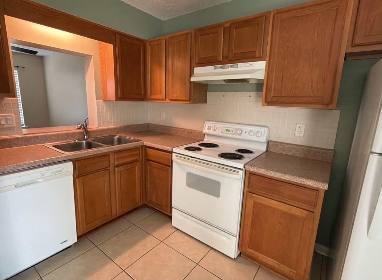OAK T/H LOT 4 - Residential Lease