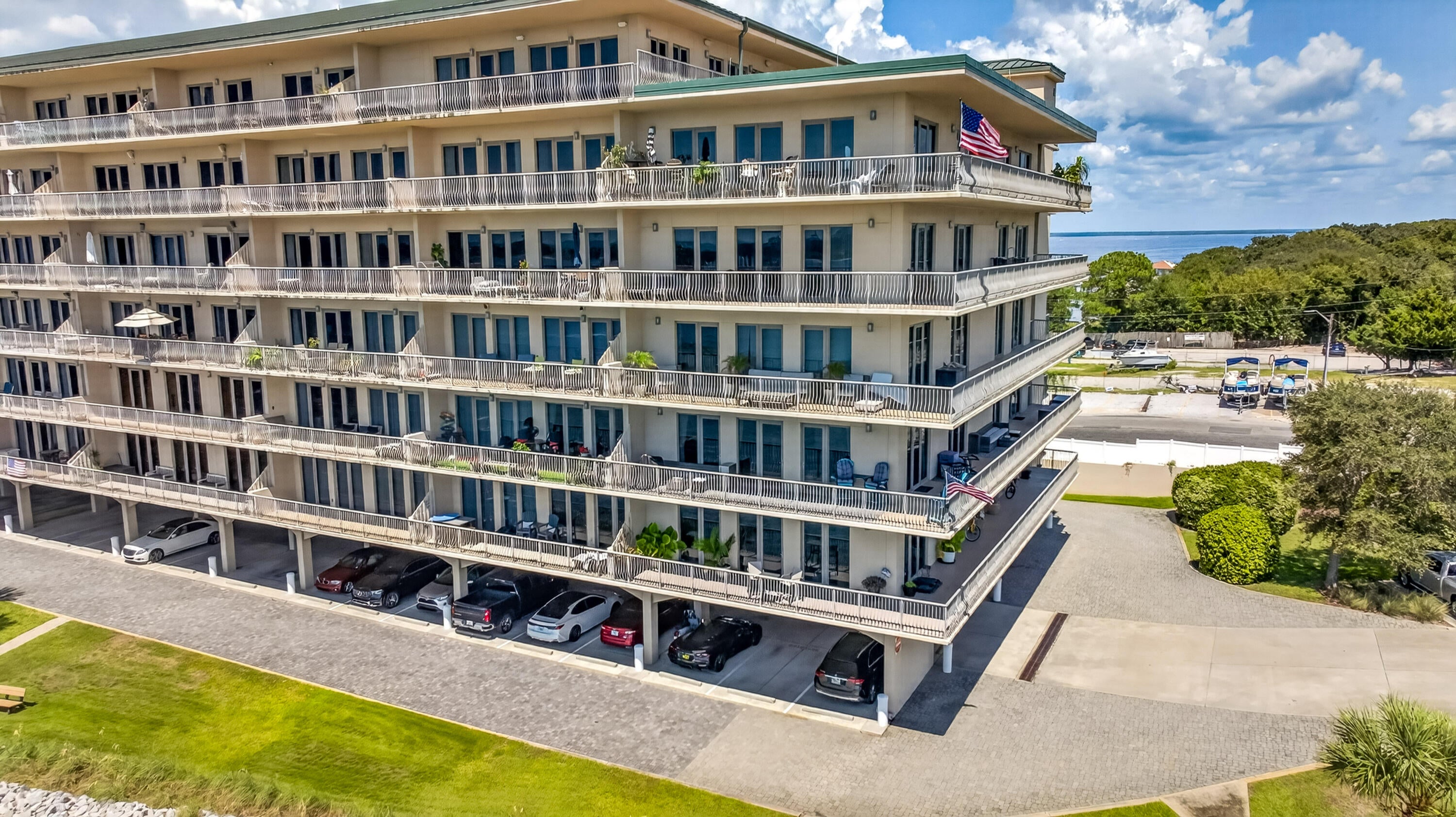 SIDES MORENO POINT WEST - Residential