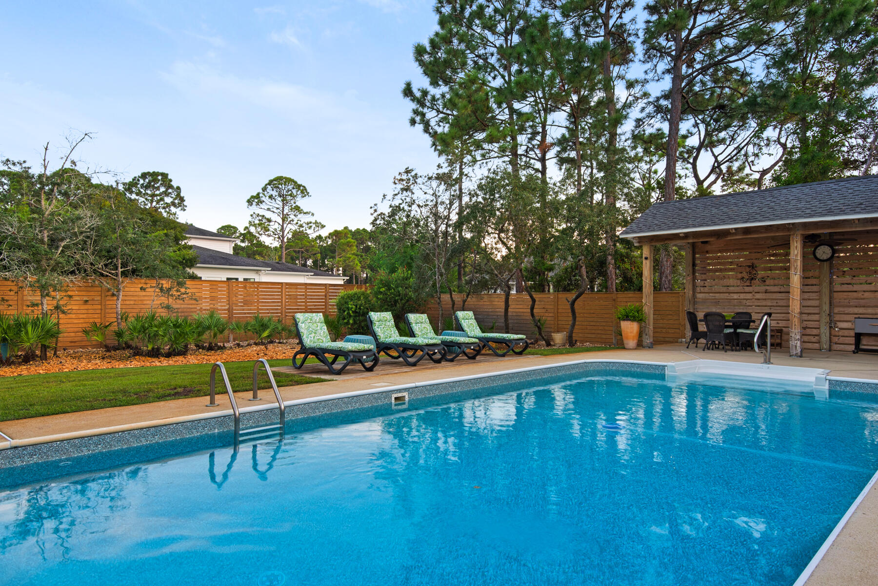 PELICAN BAY - Residential