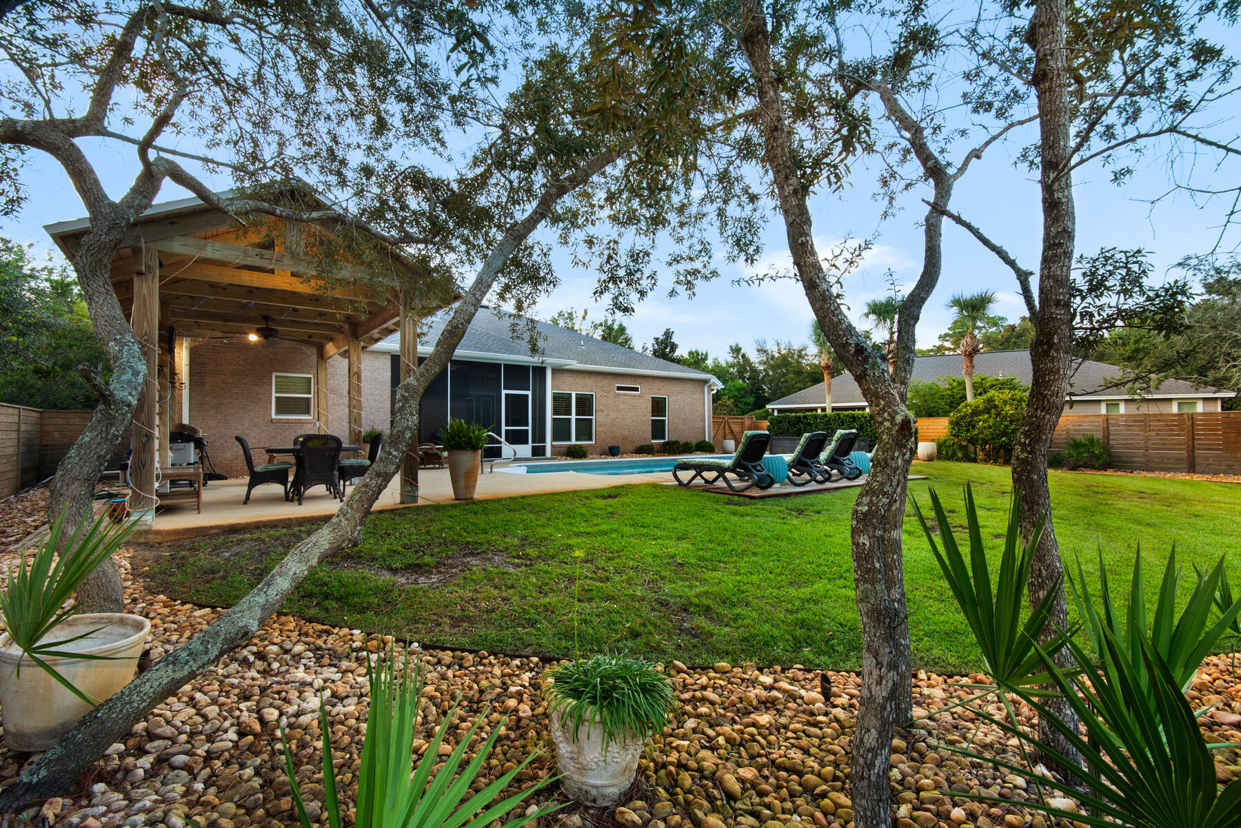 PELICAN BAY - Residential