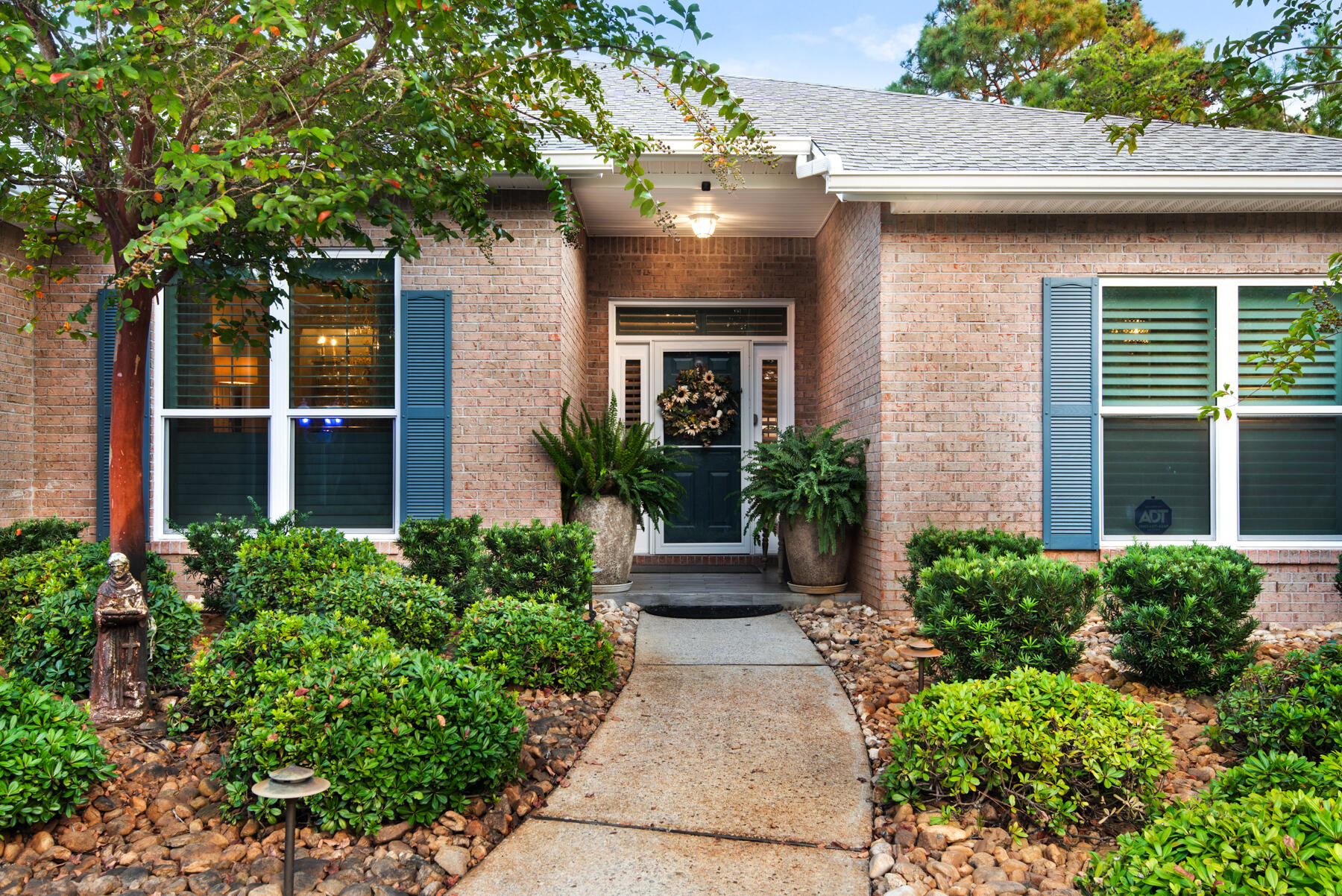 PELICAN BAY - Residential