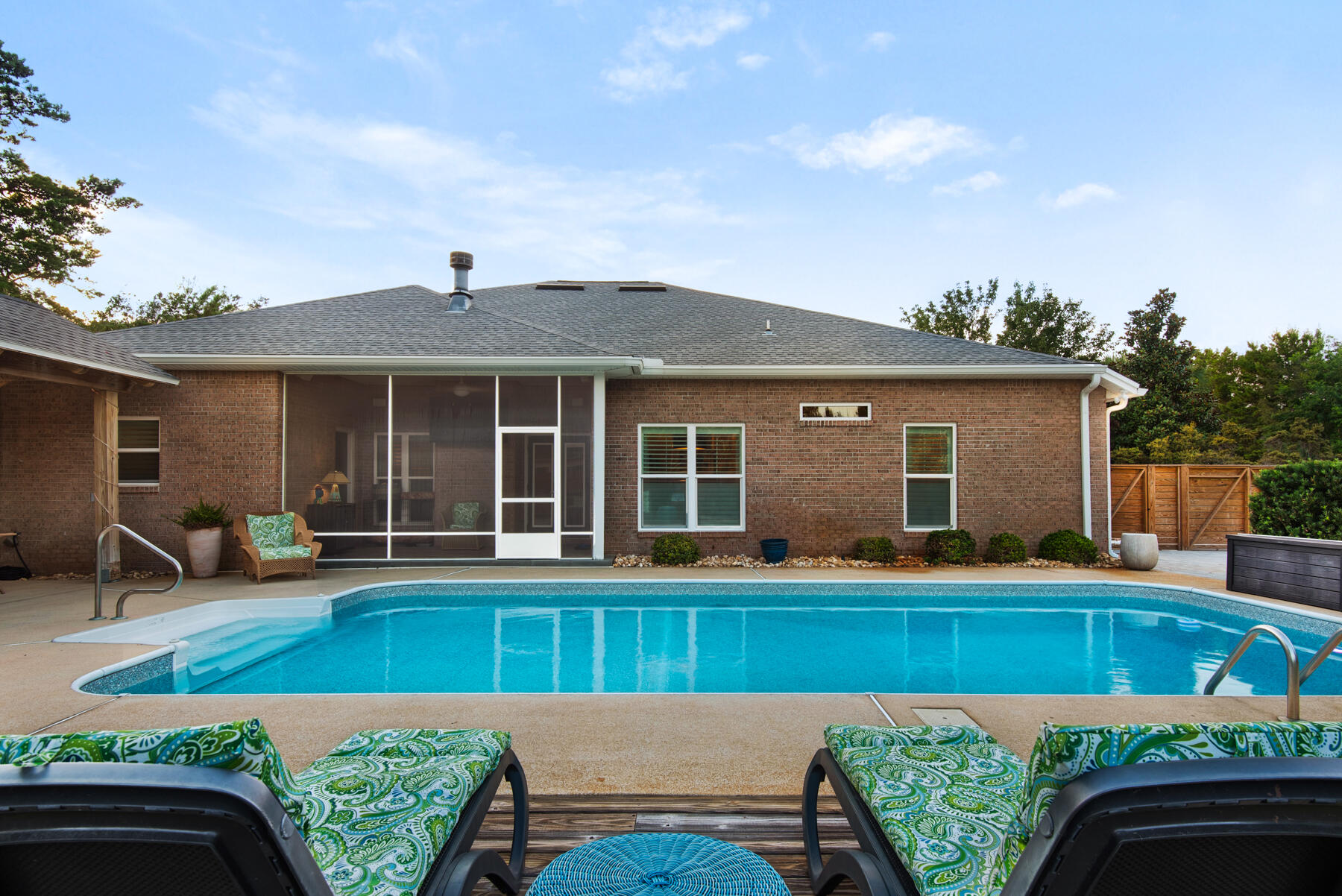 PELICAN BAY - Residential