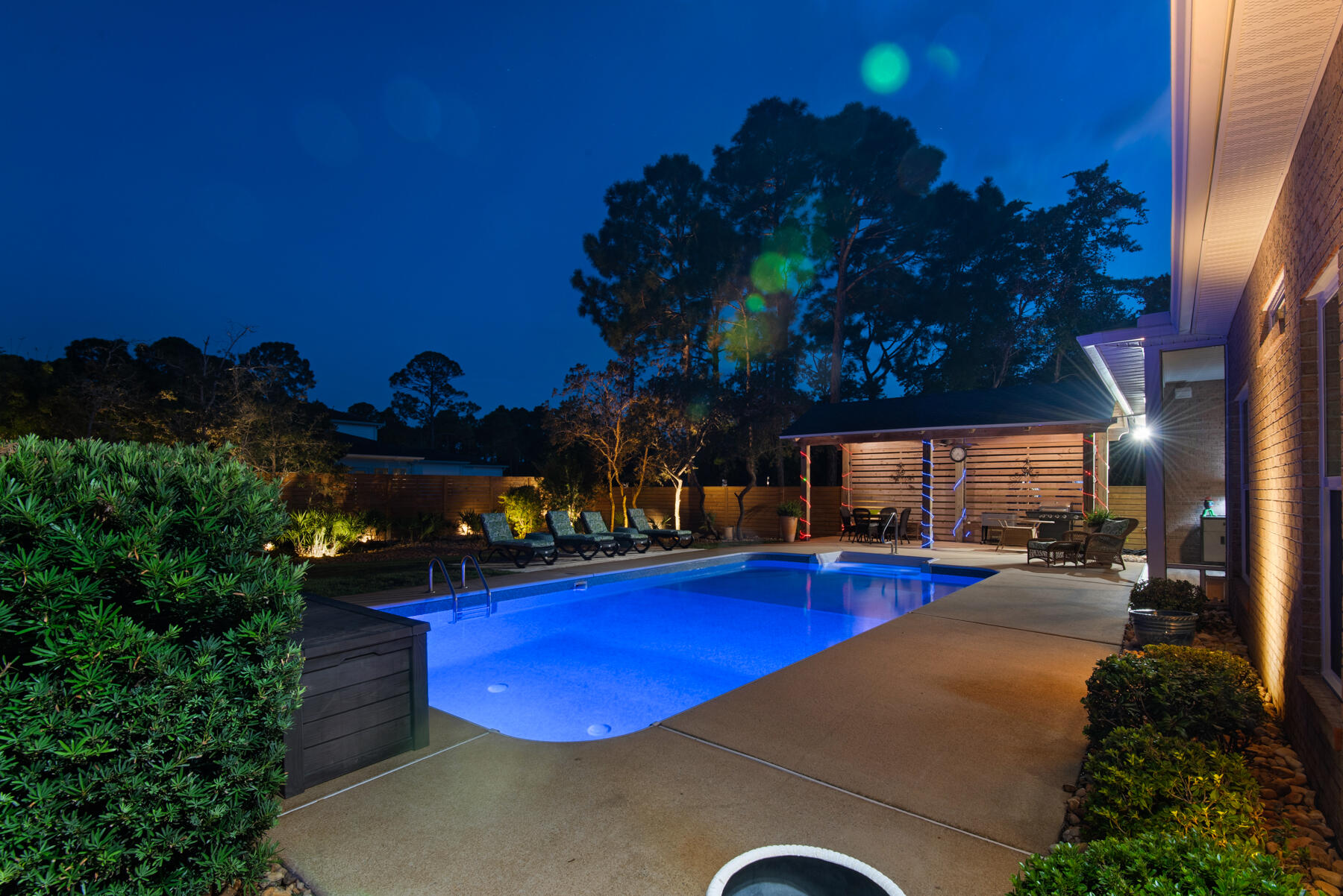 PELICAN BAY - Residential
