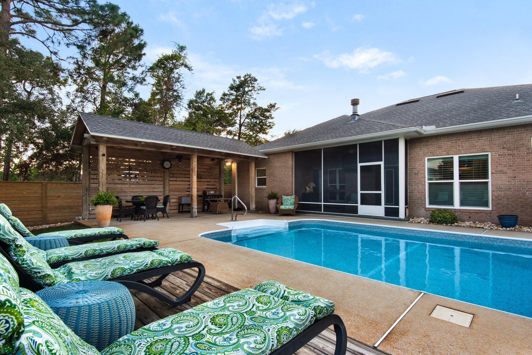 PELICAN BAY - Residential