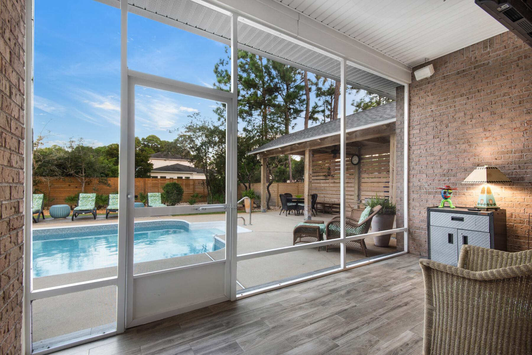 PELICAN BAY - Residential