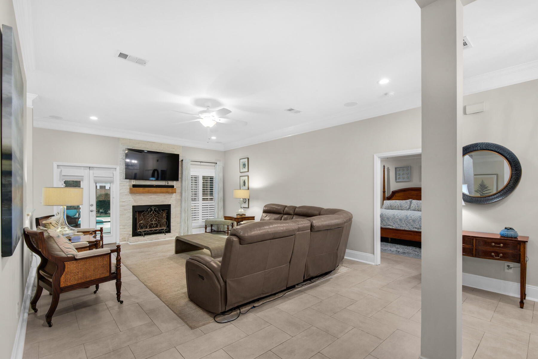 PELICAN BAY - Residential