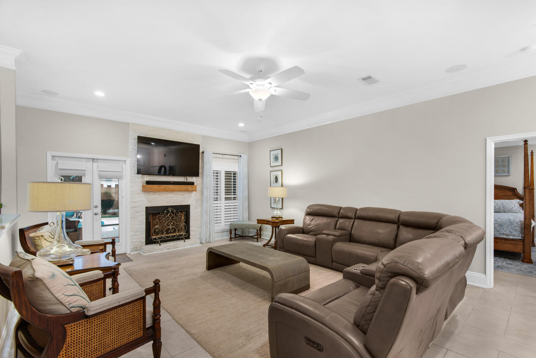 PELICAN BAY - Residential