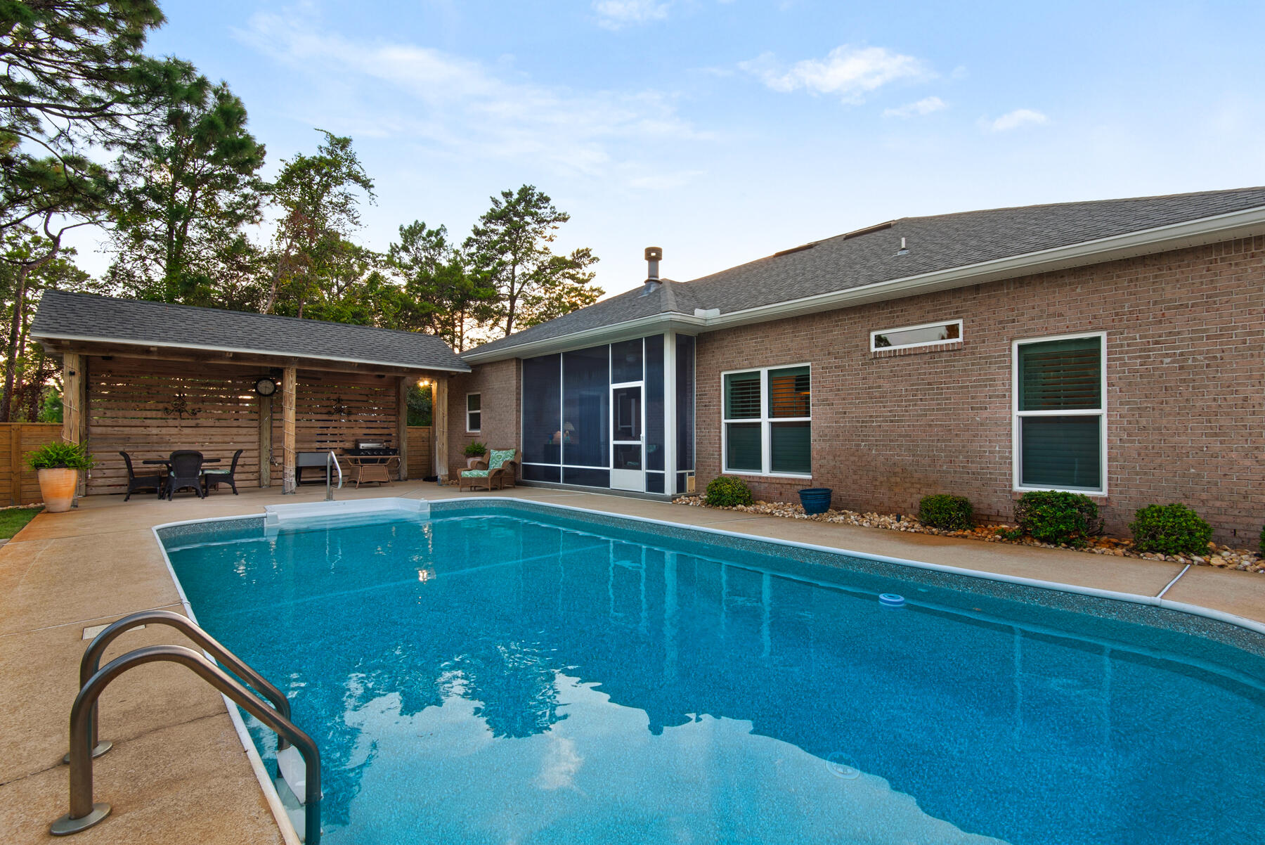 PELICAN BAY - Residential