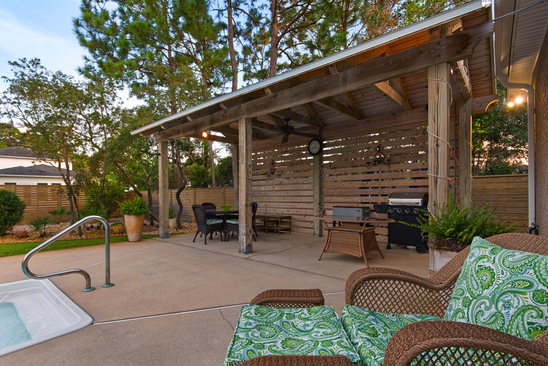 PELICAN BAY - Residential