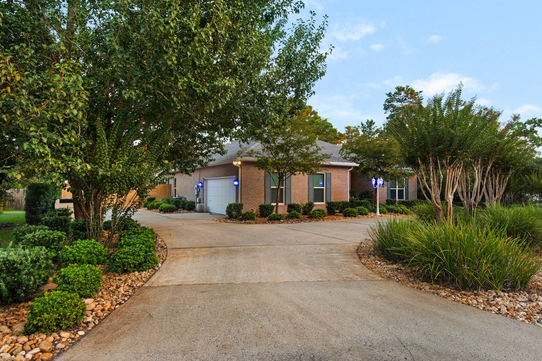 PELICAN BAY - Residential