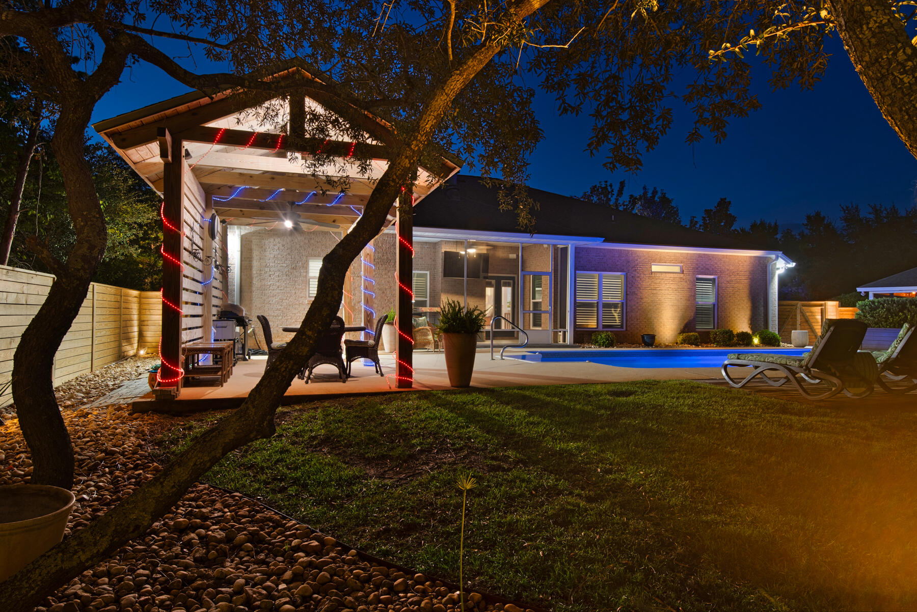 PELICAN BAY - Residential