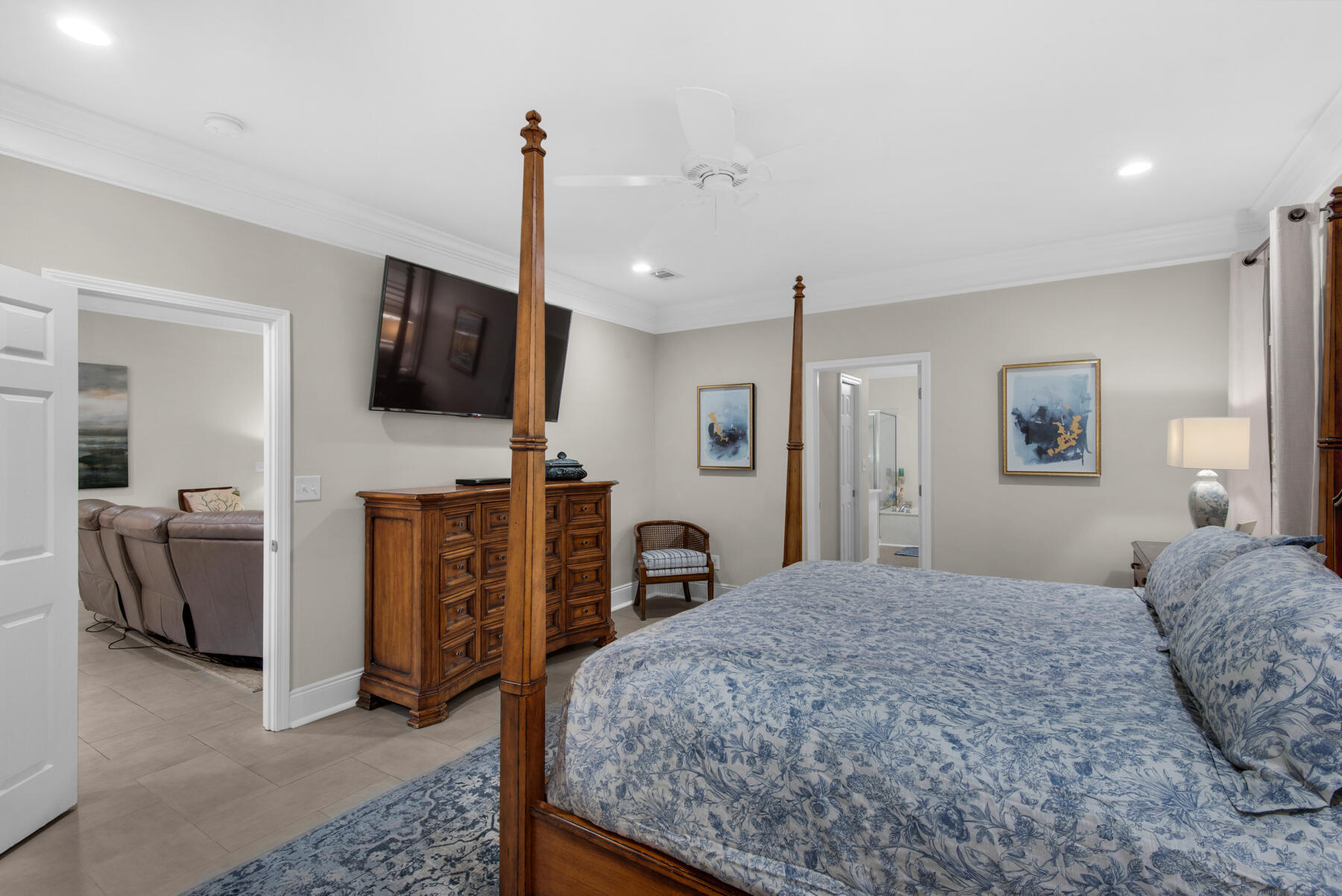 PELICAN BAY - Residential