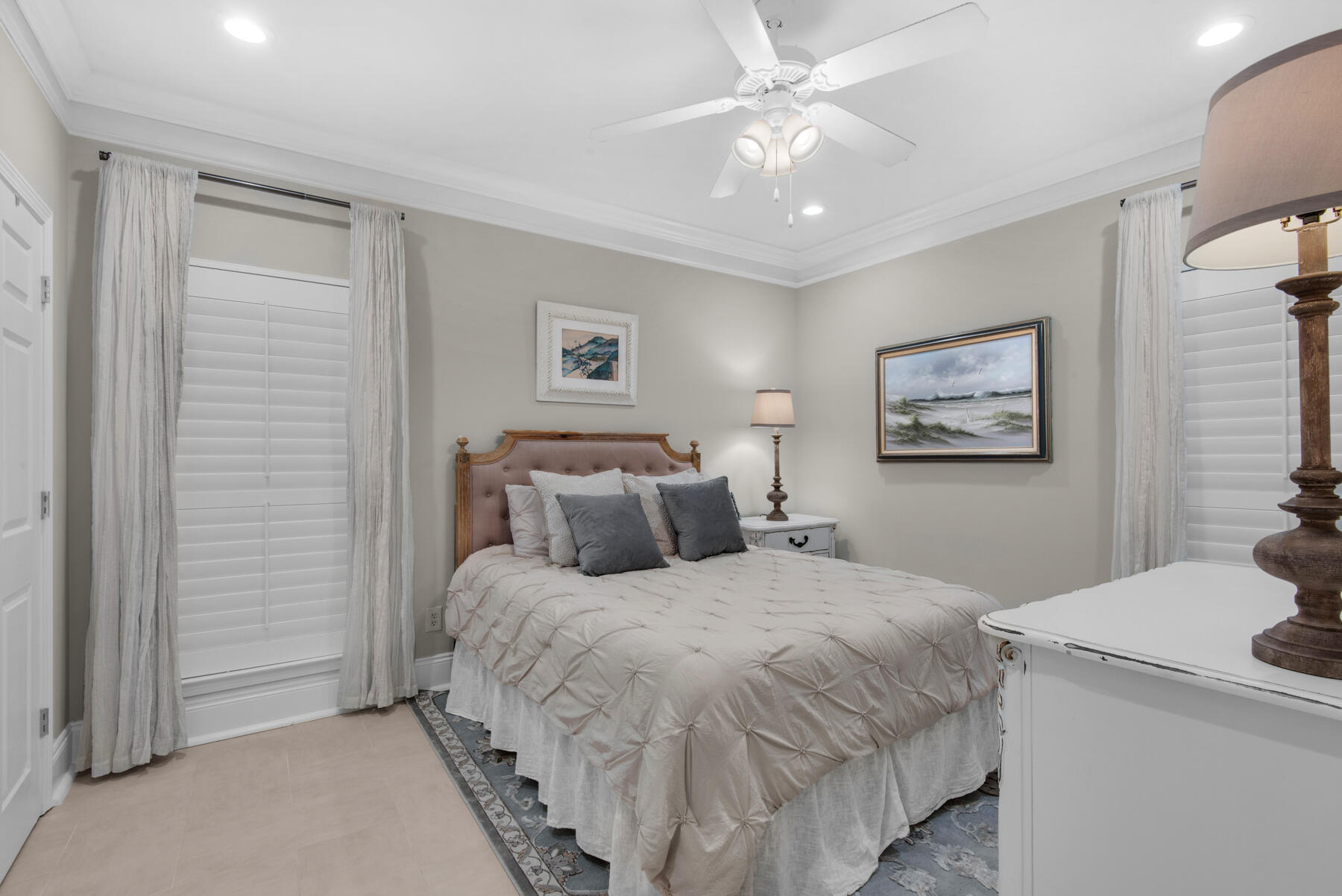 PELICAN BAY - Residential