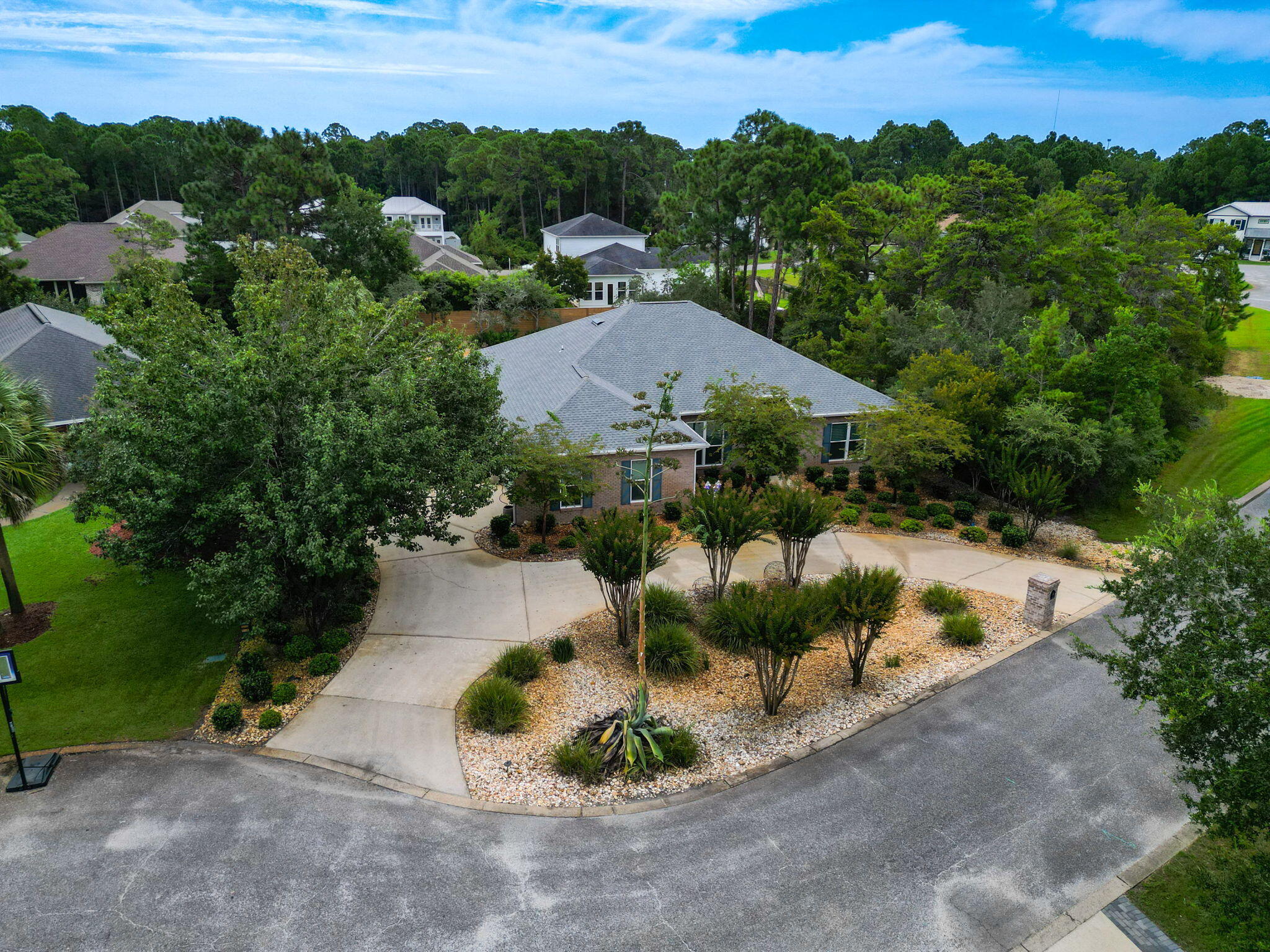 PELICAN BAY - Residential