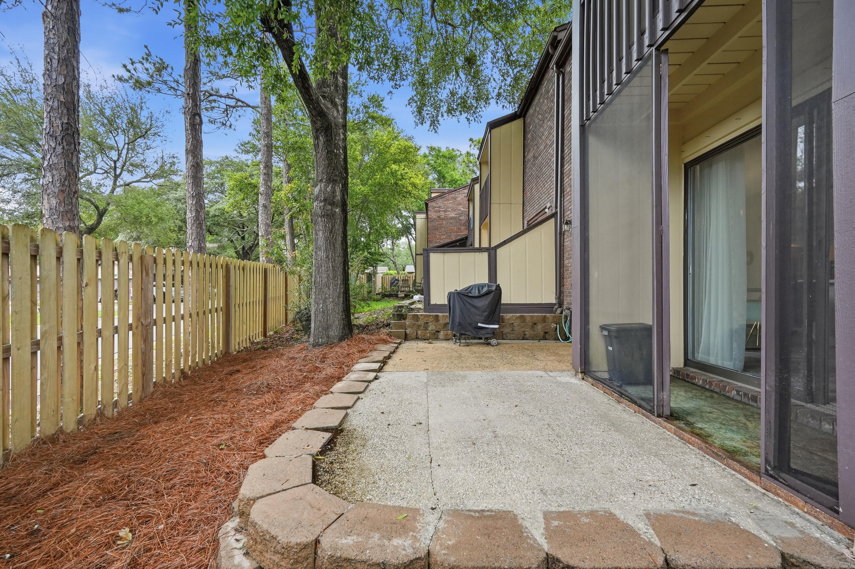 HIDDEN COVE T/H - Residential