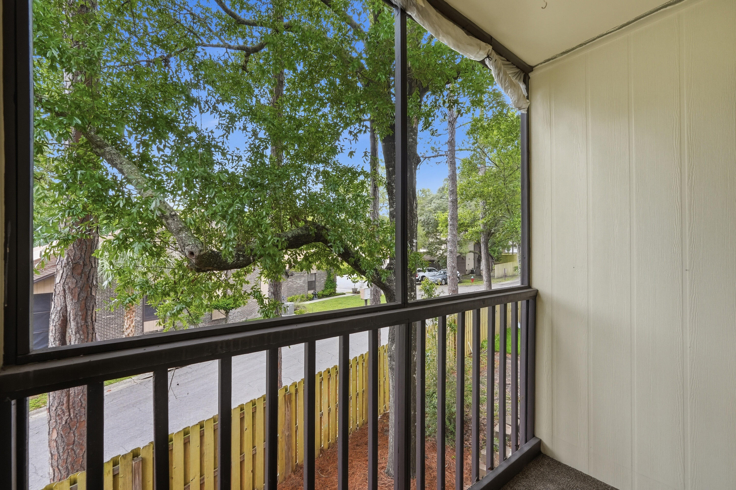 HIDDEN COVE T/H - Residential