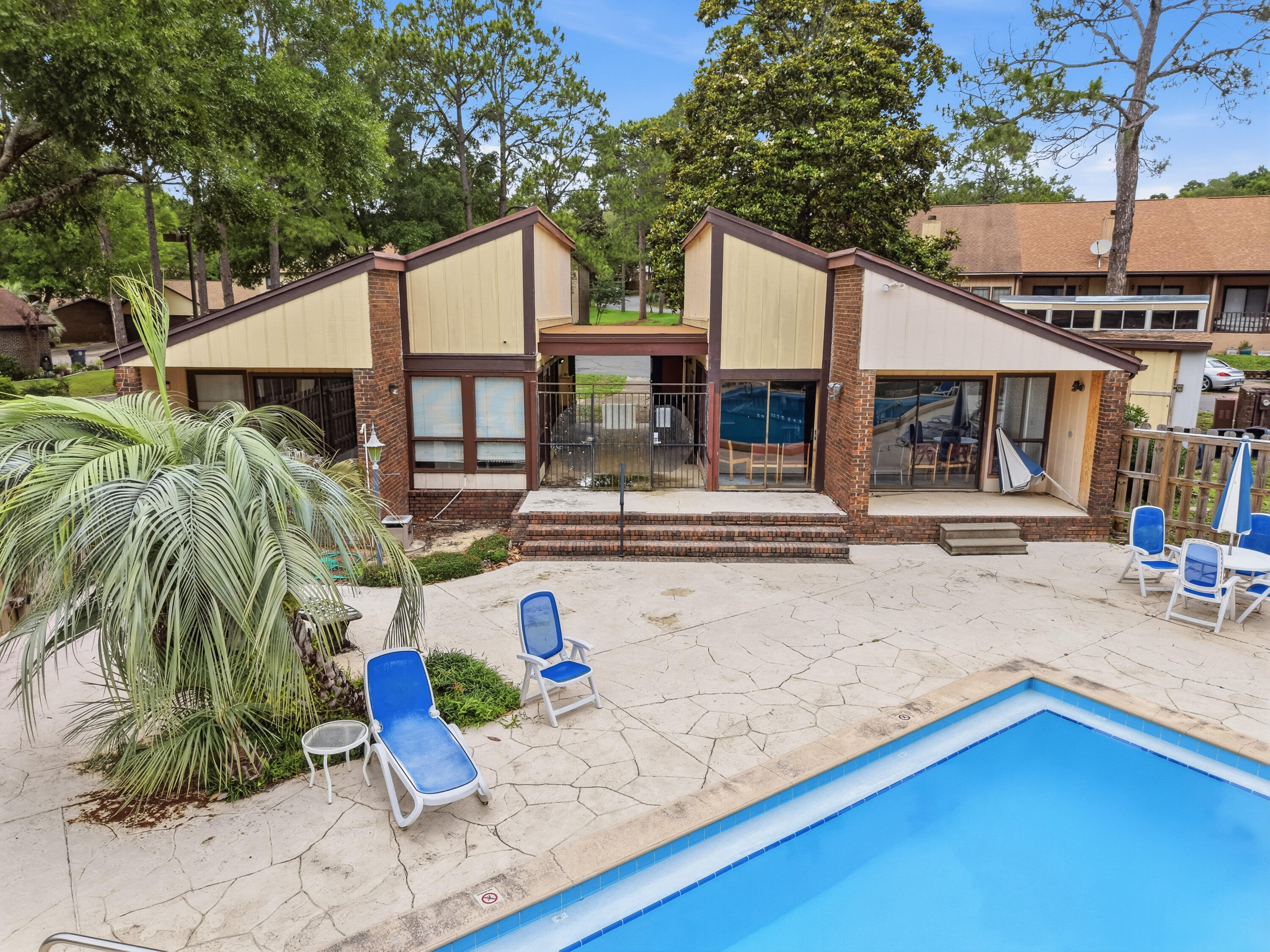 HIDDEN COVE T/H - Residential