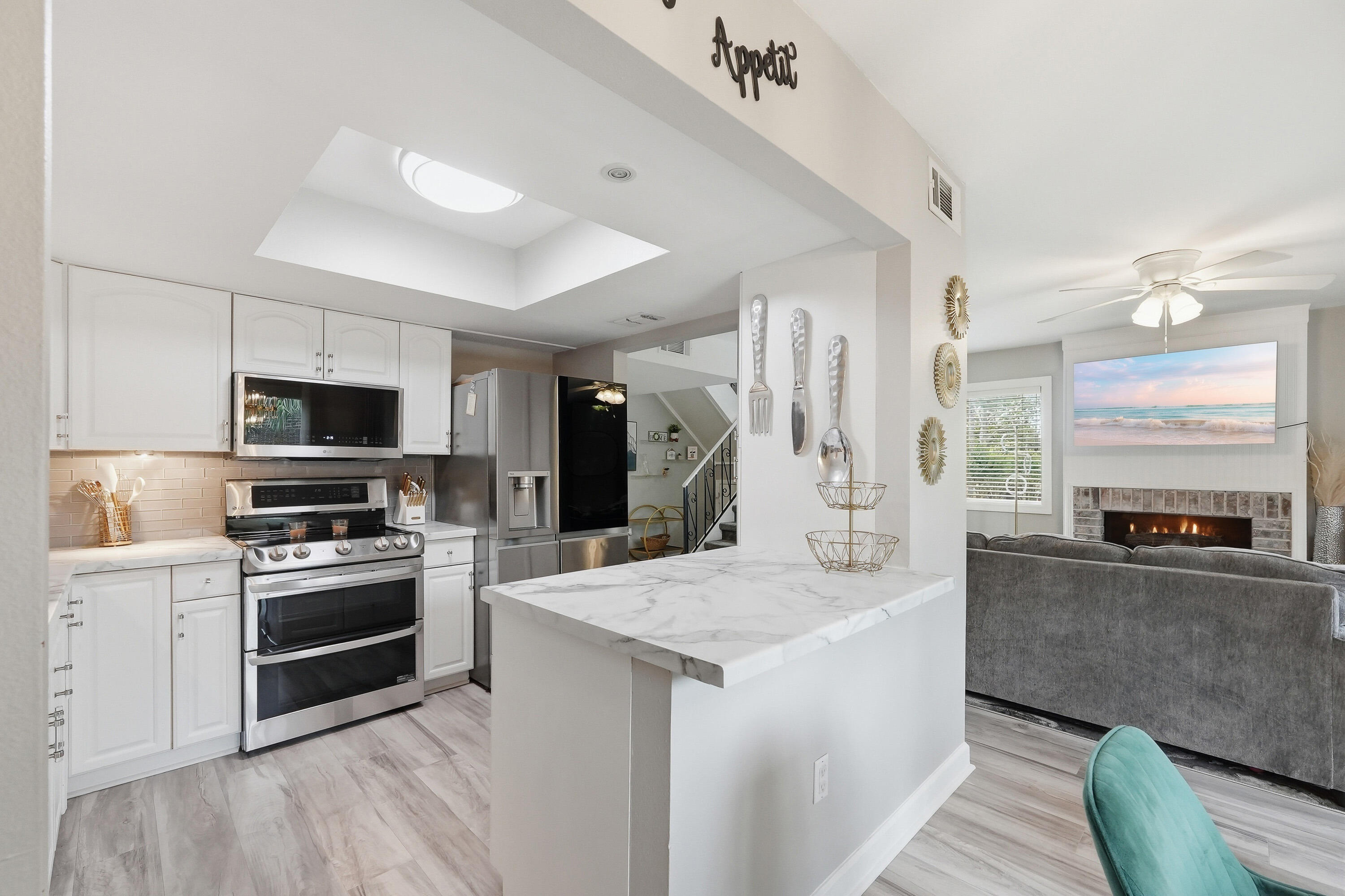 HIDDEN COVE T/H - Residential