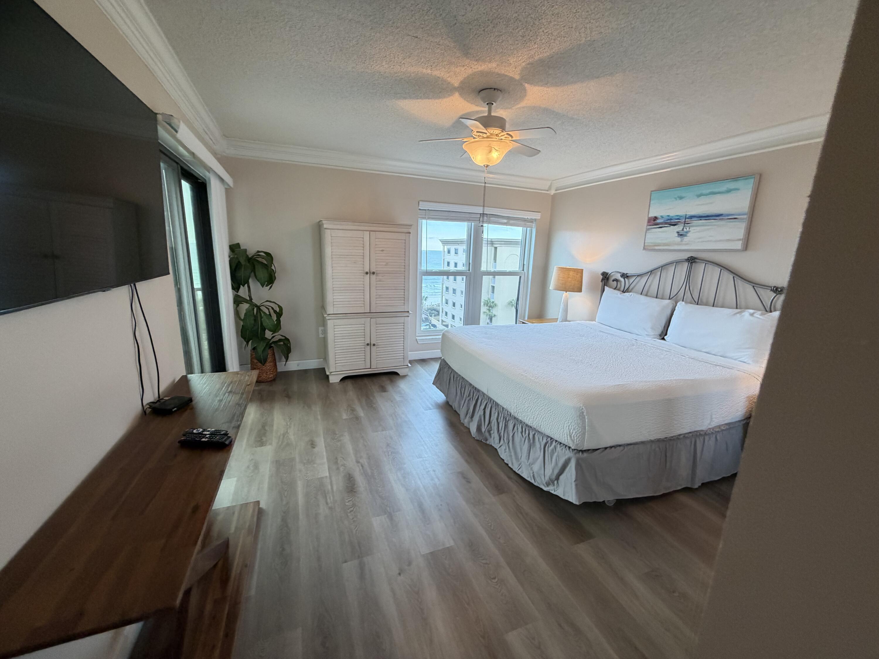 EMERALD ISLE - Residential