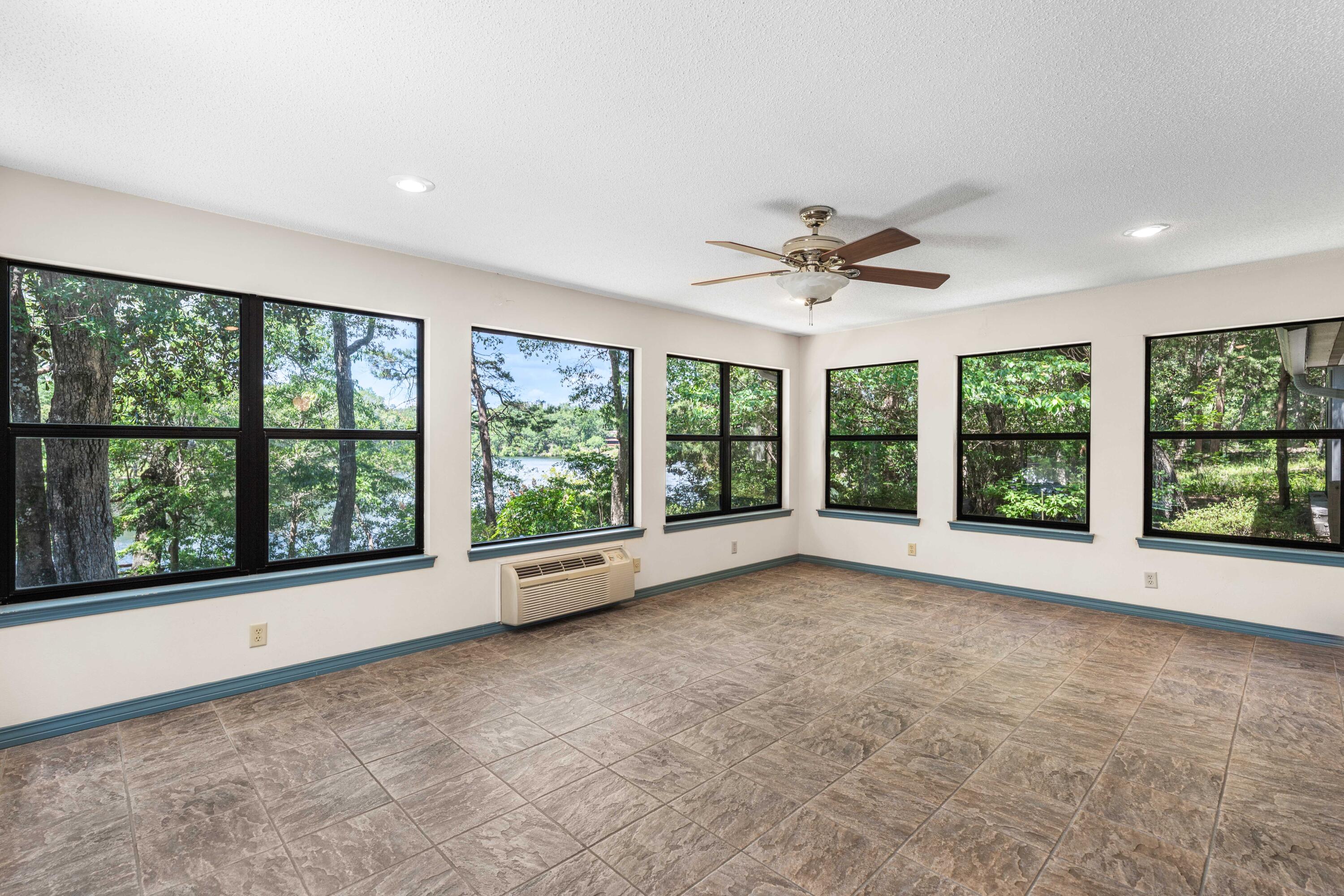 LAKE SHARON ESTATES - Residential