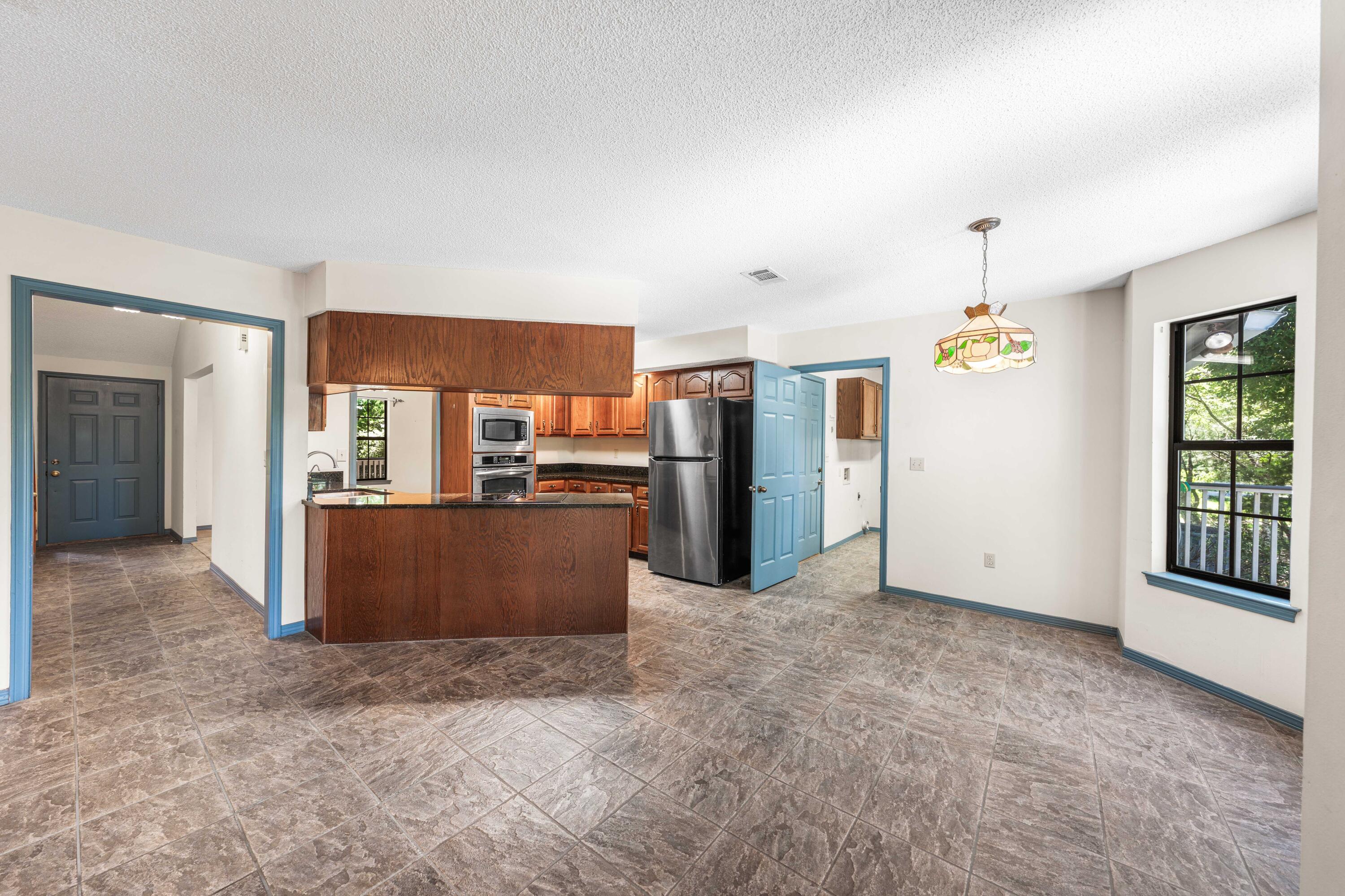 LAKE SHARON ESTATES - Residential