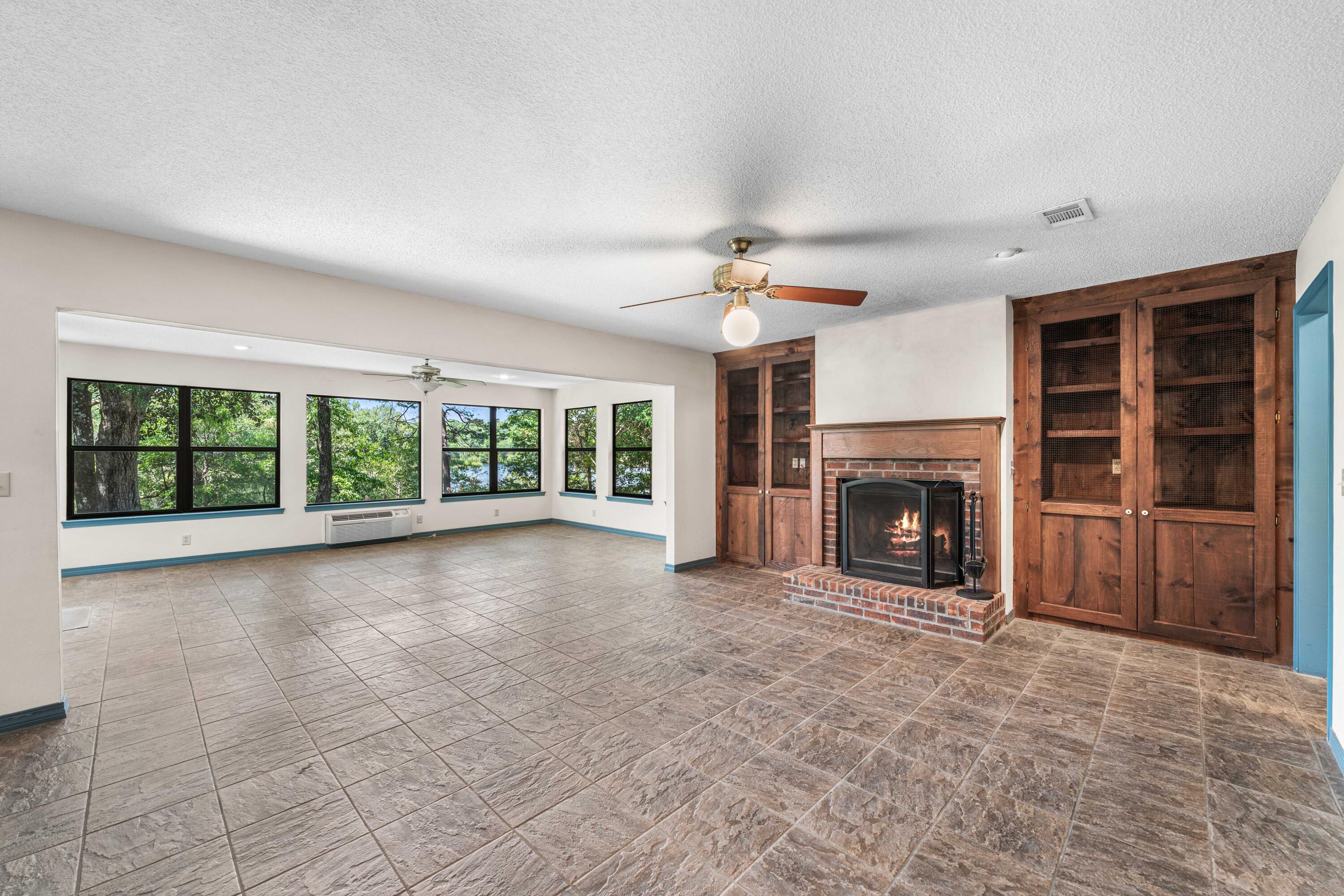 LAKE SHARON ESTATES - Residential