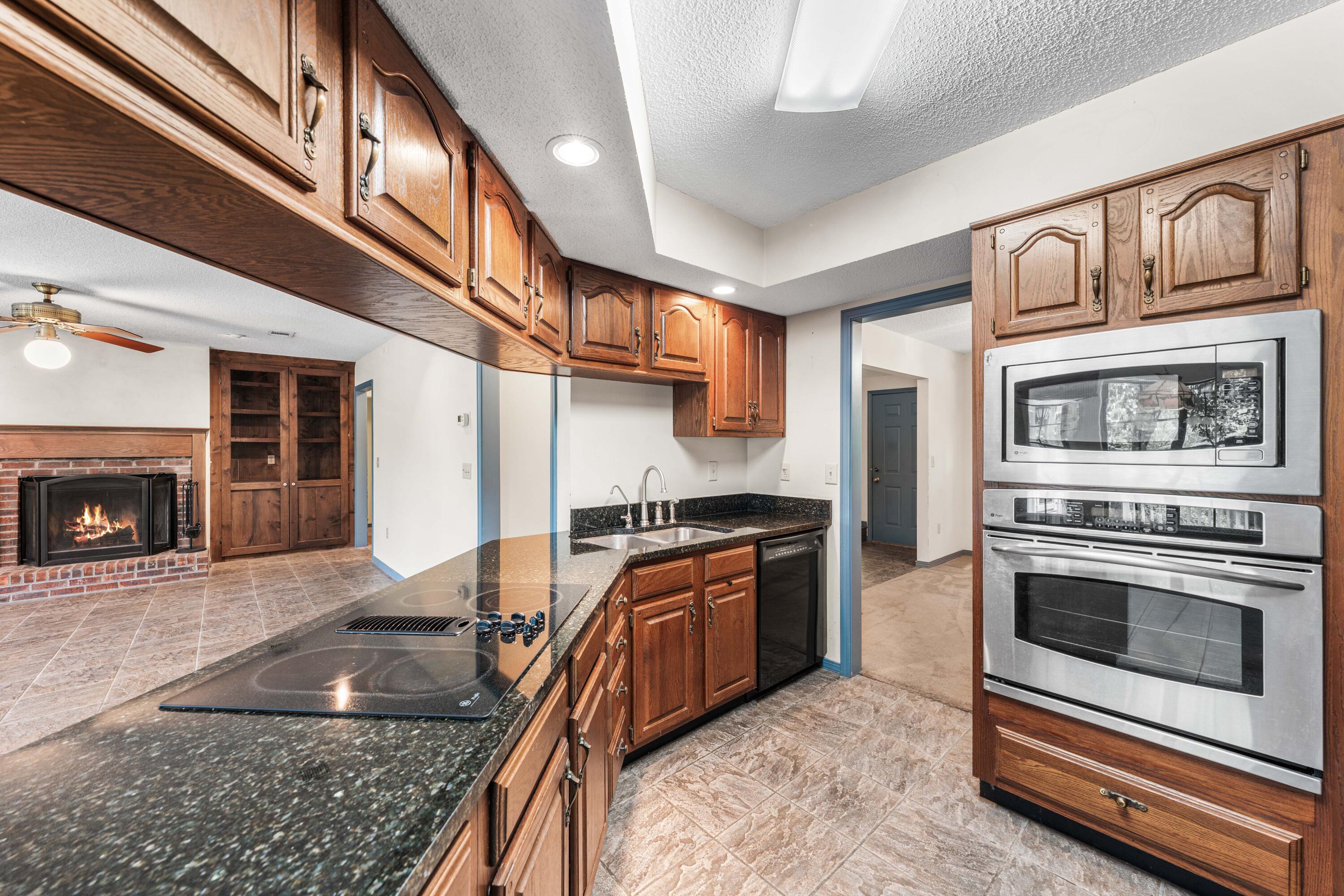 LAKE SHARON ESTATES - Residential