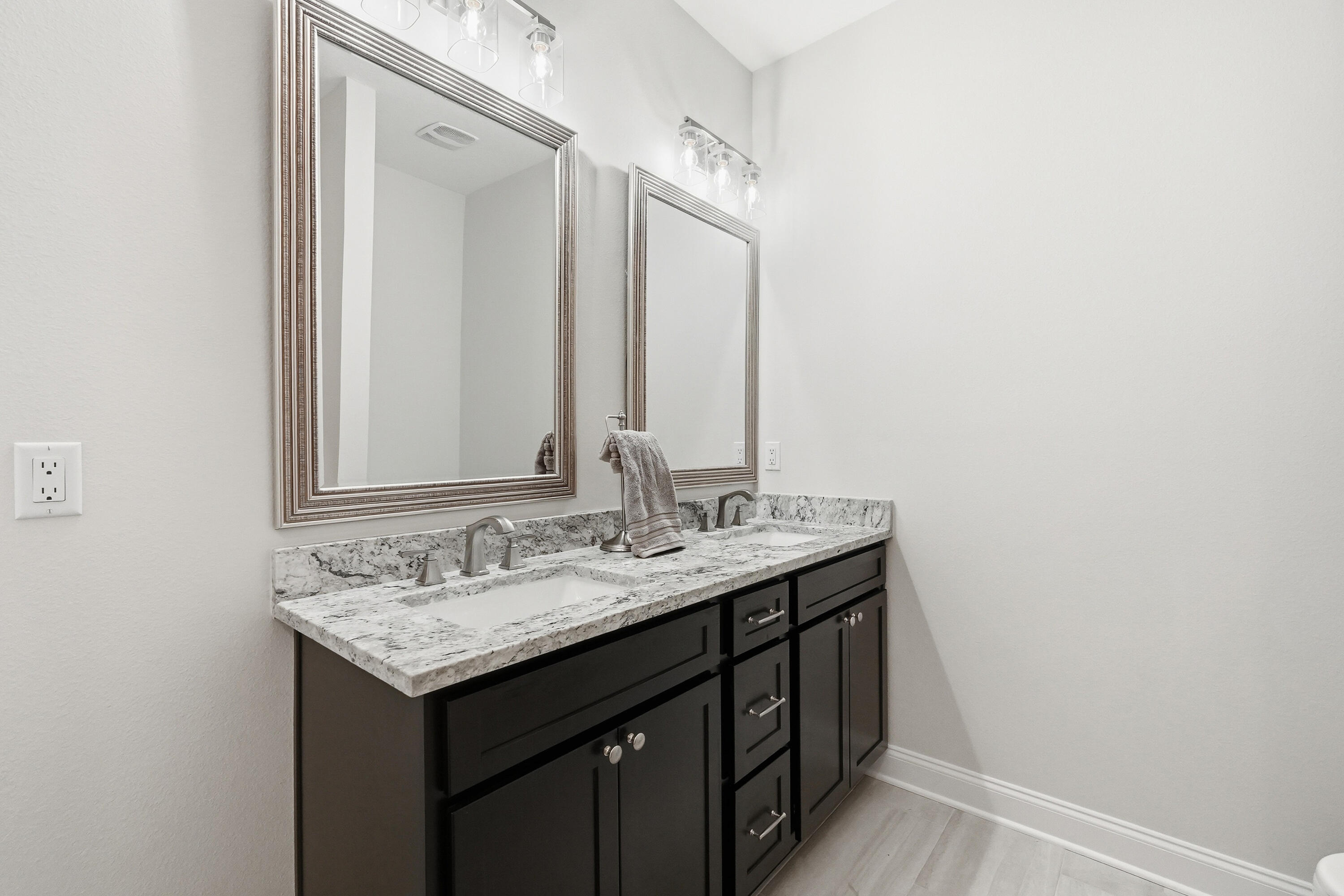 VALPARAISO PLAT #7 LOT 2 BLK 30 - Residential