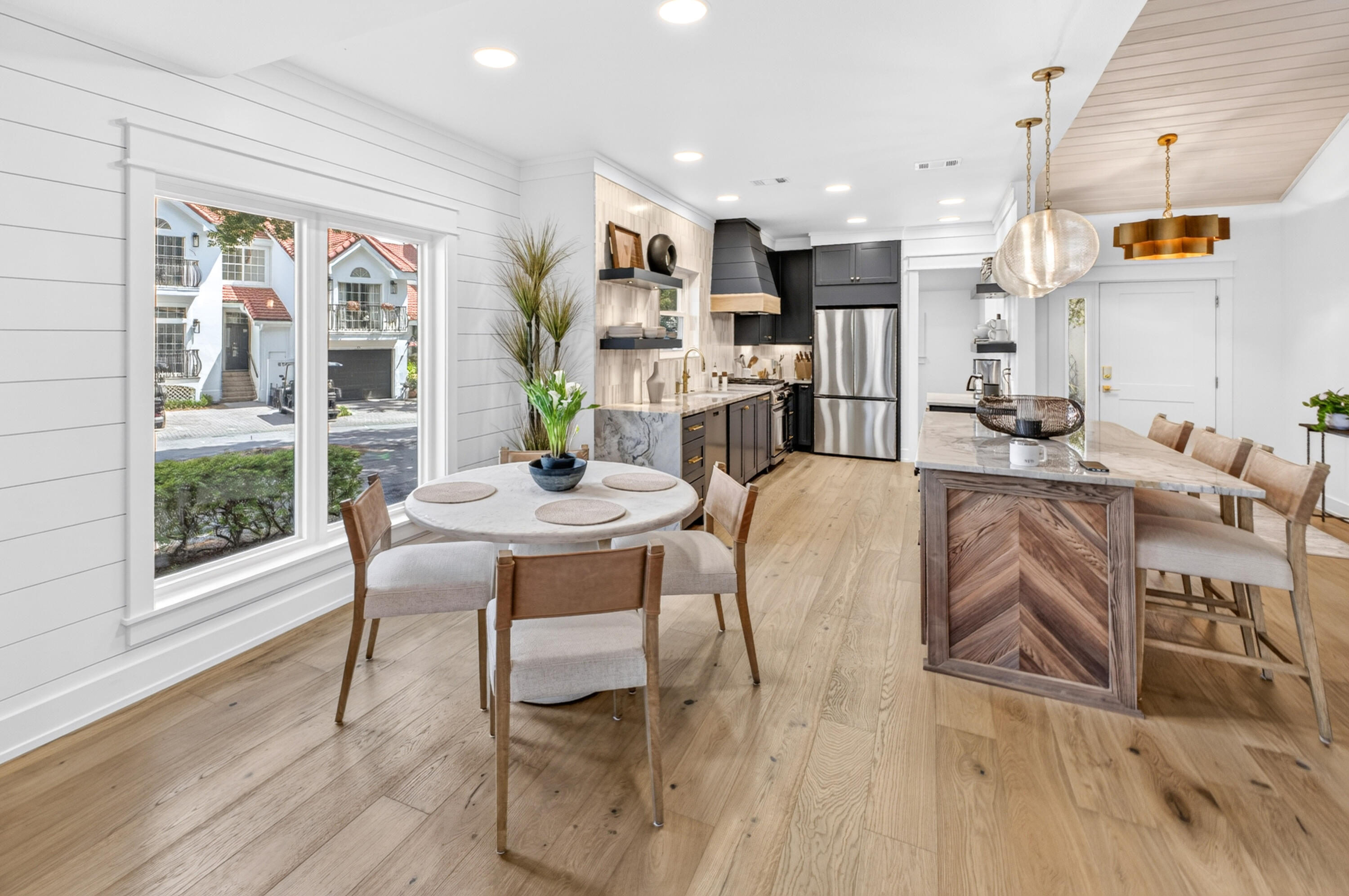 VANTAGE POINTE - Residential
