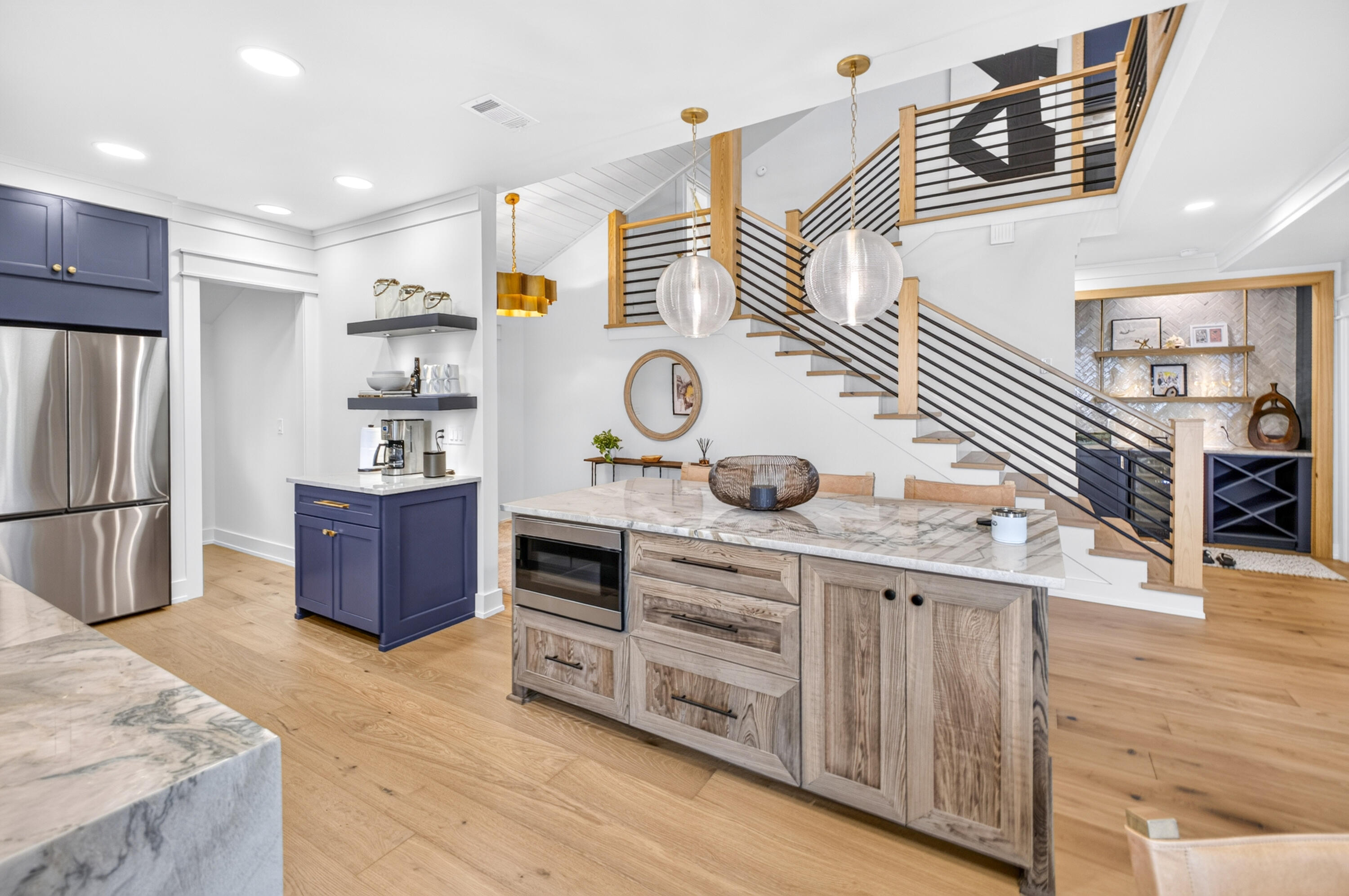 VANTAGE POINTE - Residential