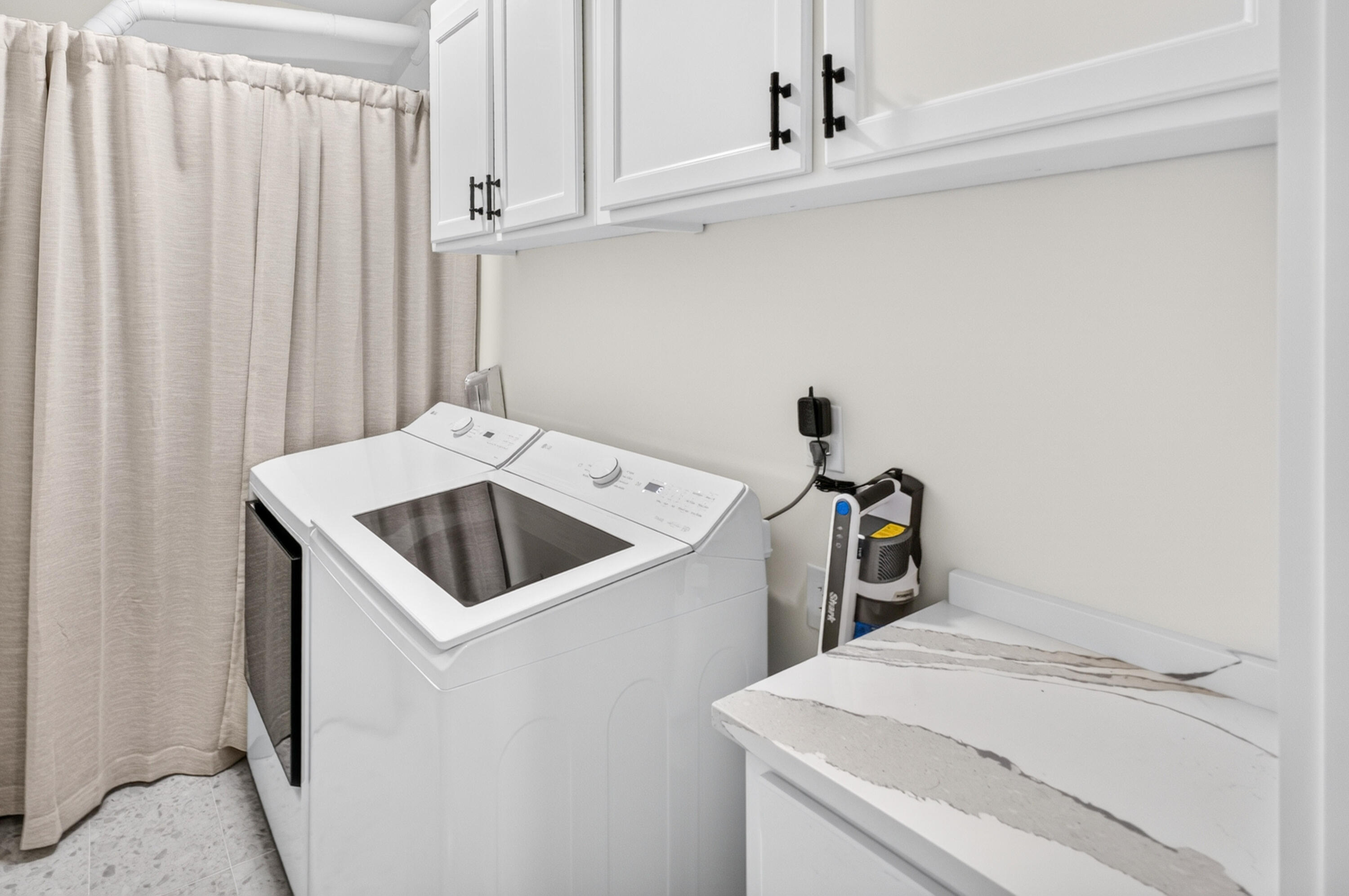 VANTAGE POINTE - Residential