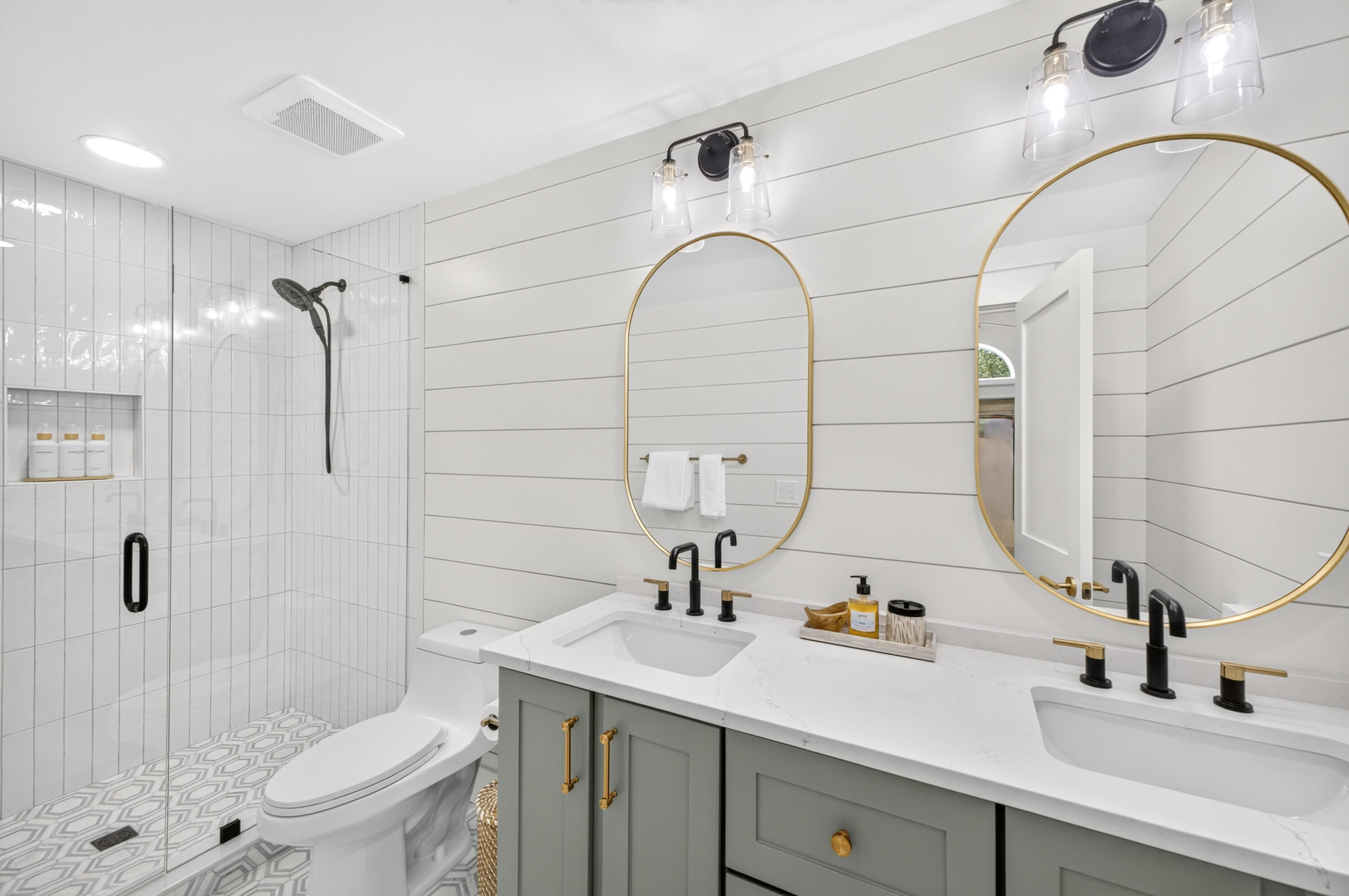 VANTAGE POINTE - Residential