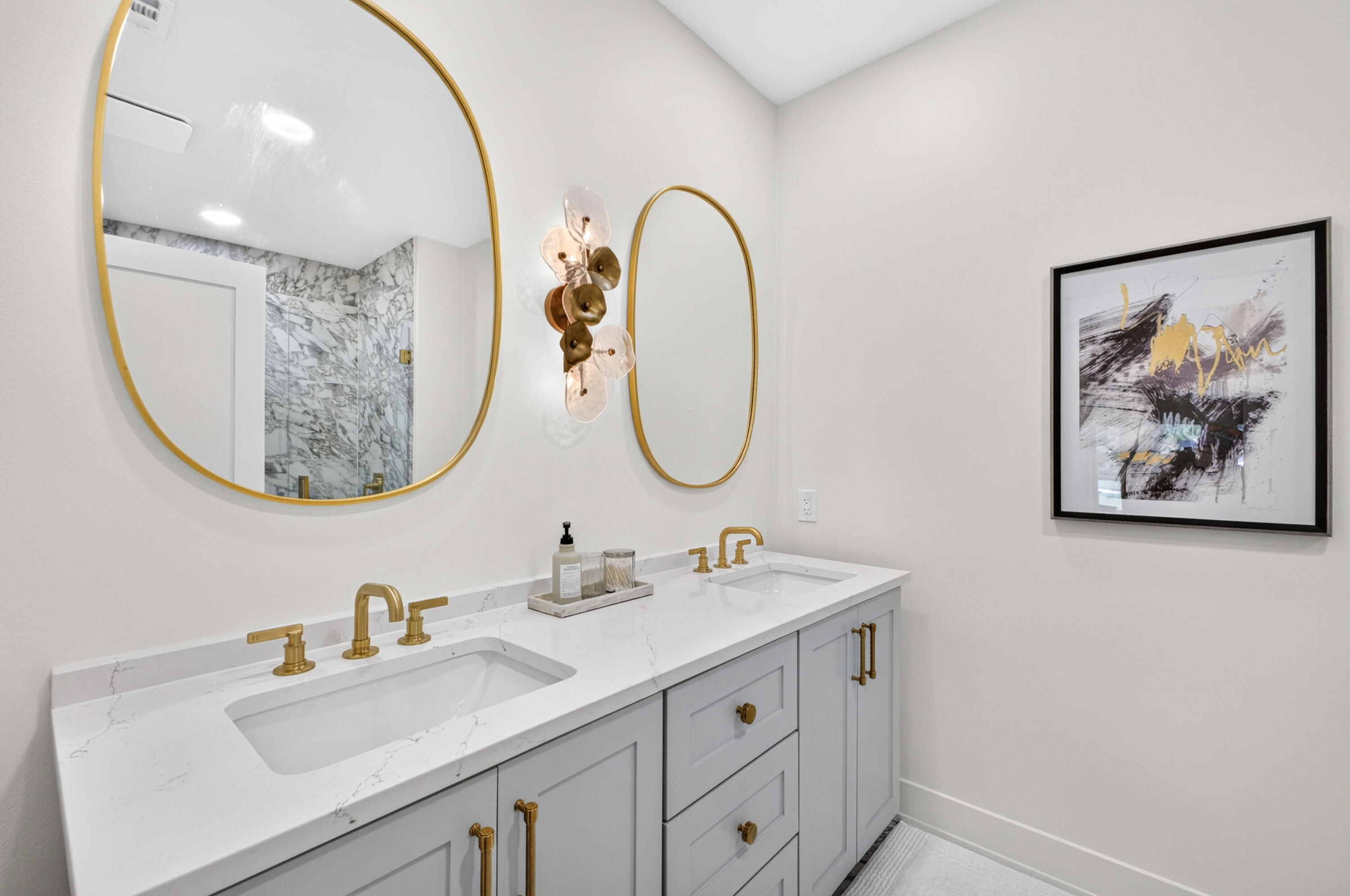 VANTAGE POINTE - Residential